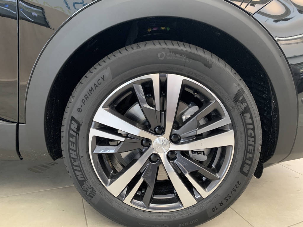 PEUGEOT 3008 Plug-in Hybrid 180 Allure-image-12