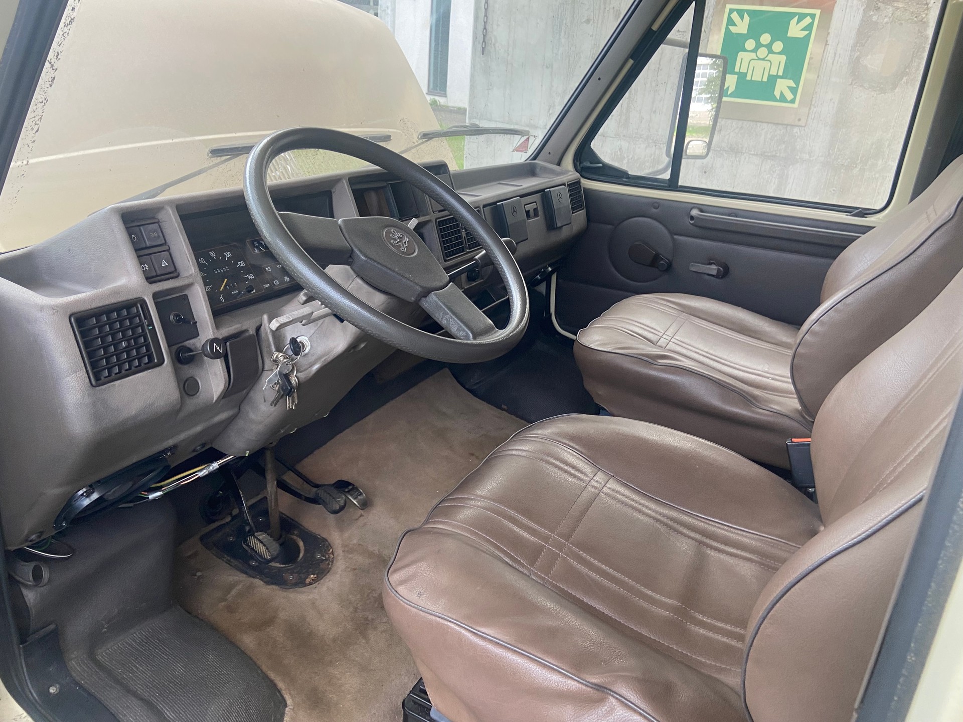 PEUGEOT J5-image-7