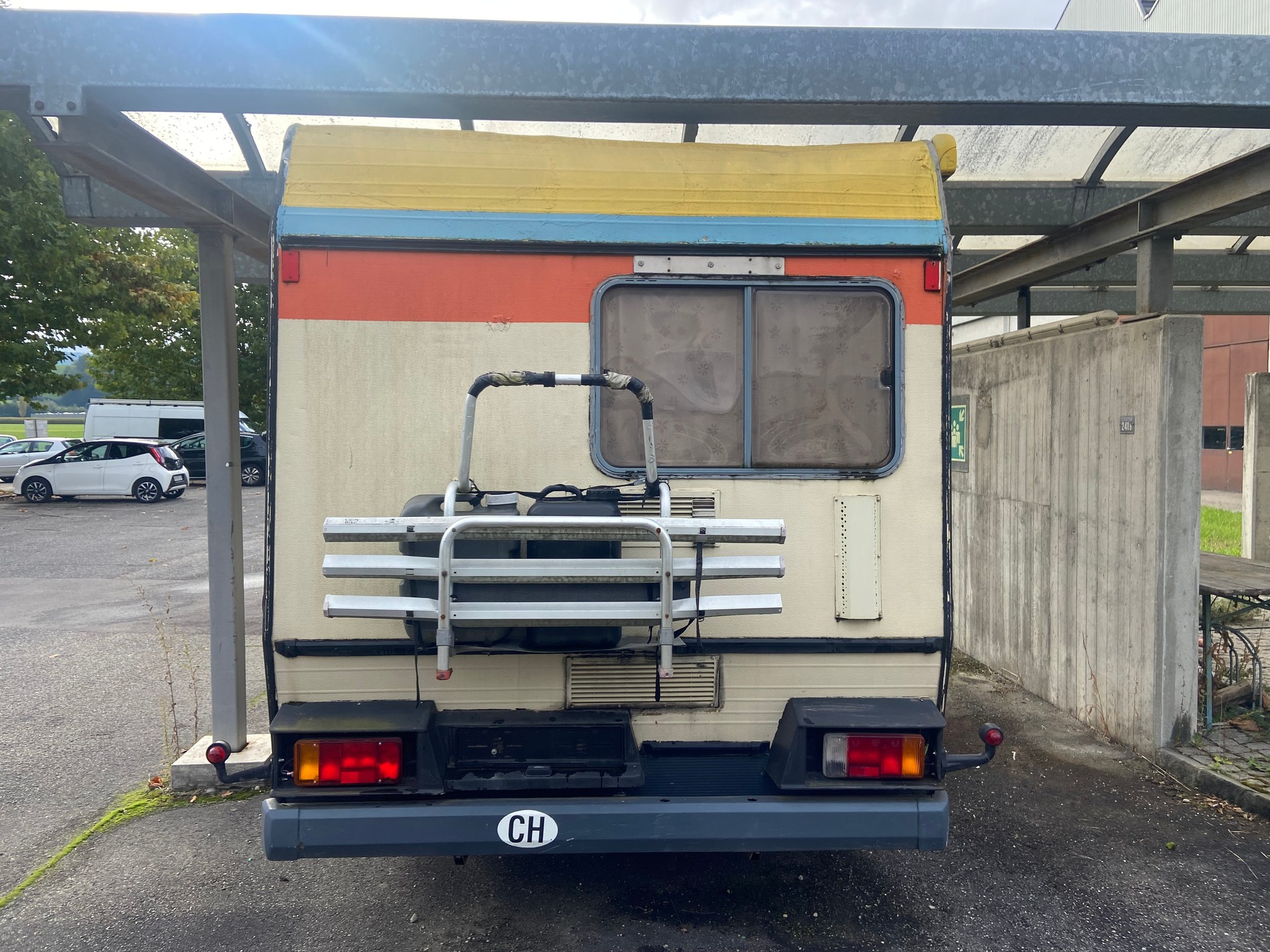 PEUGEOT J5-showroom-element-1