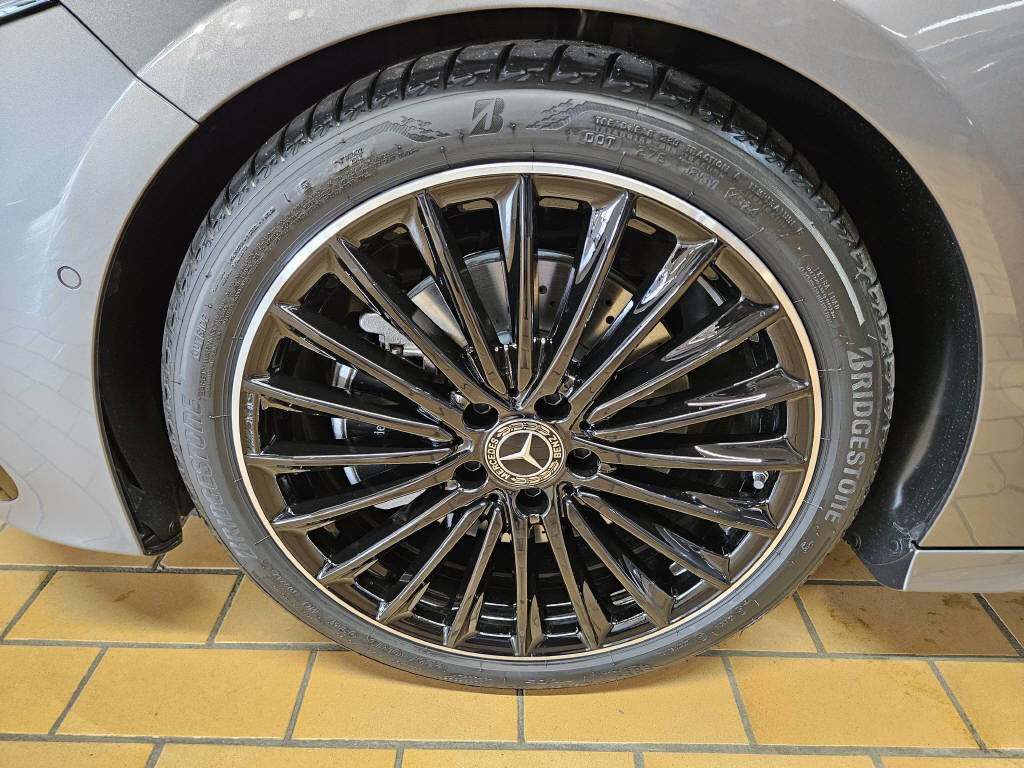 MERCEDES-BENZ A 220 4Matic AMG Line-image-15