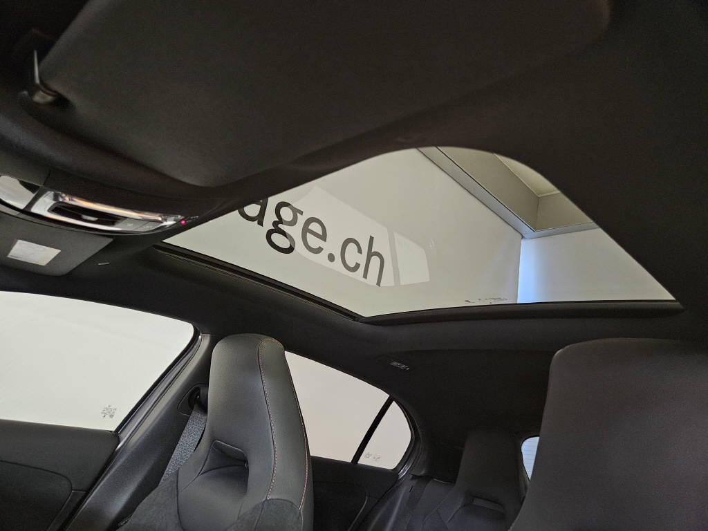 MERCEDES-BENZ A 220 4Matic AMG Line-image-7