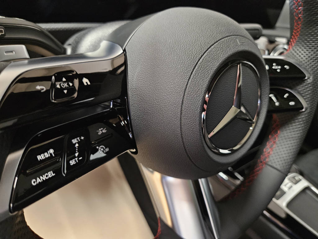 MERCEDES-BENZ A 220 4Matic AMG Line-image-6