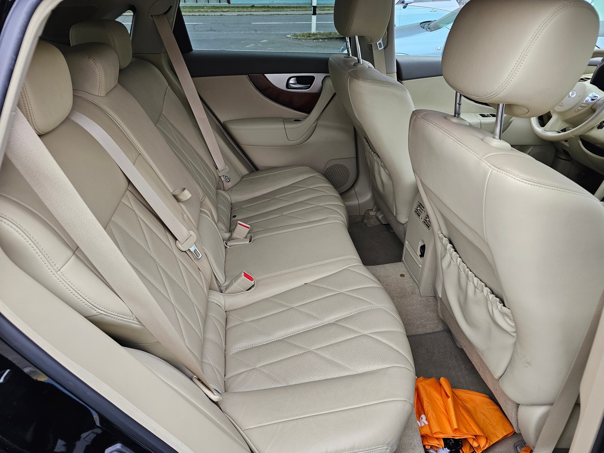INFINITI QX70 3.0d GT AWD Automatic-image-3