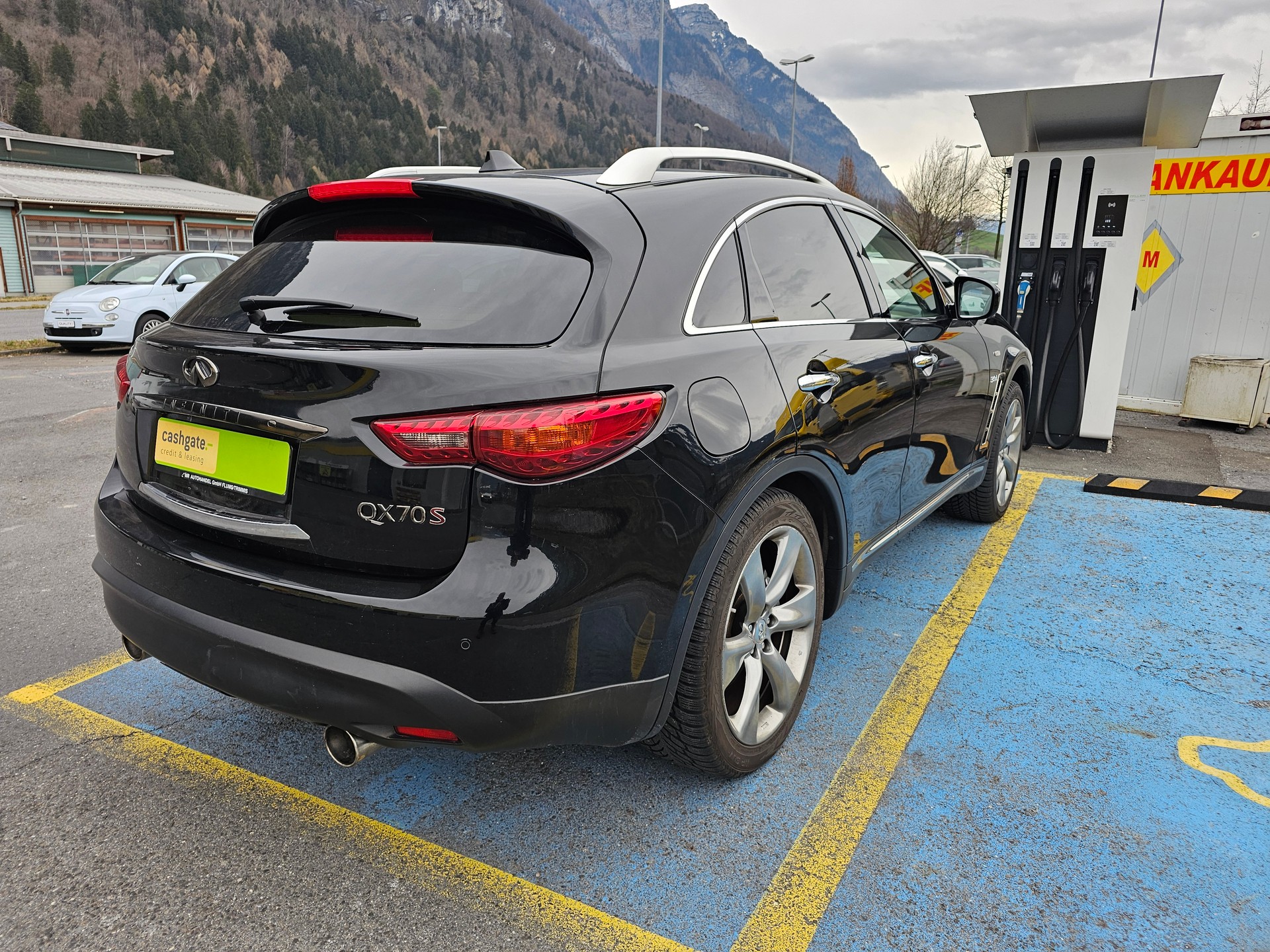 INFINITI QX70 3.0d GT AWD Automatic-image-4