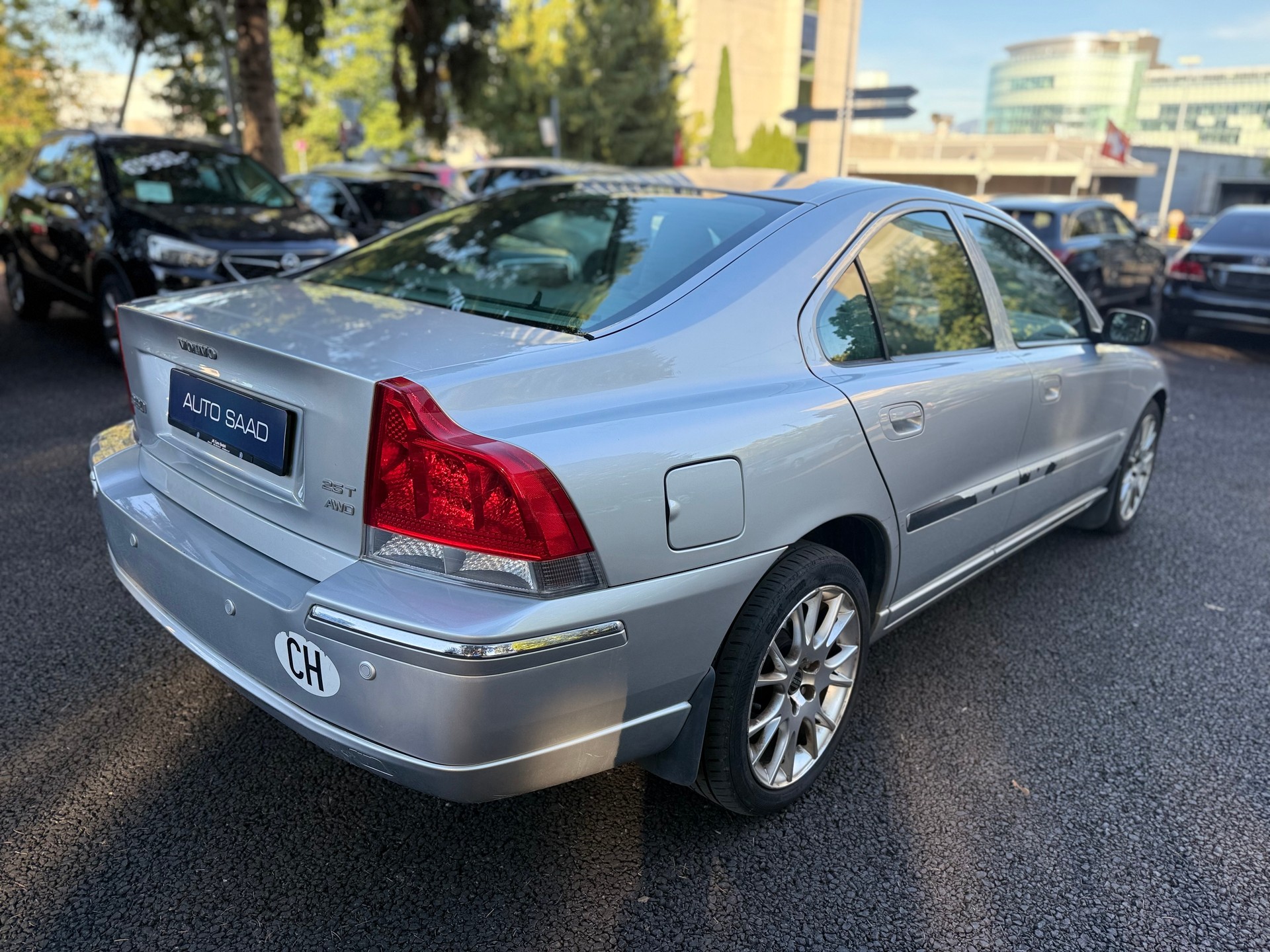 VOLVO S60 2.5T AWD Kinetic-image-4