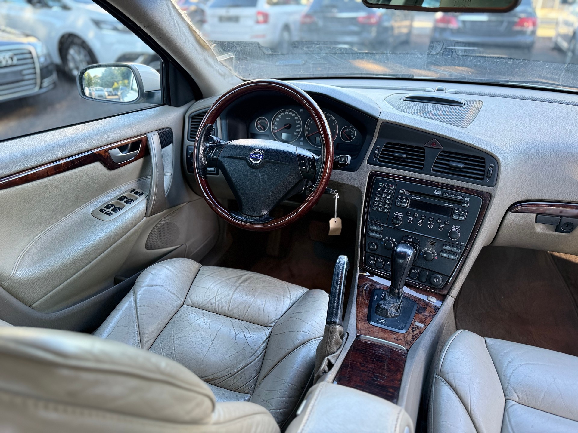 VOLVO S60 2.5T AWD Kinetic-image-8