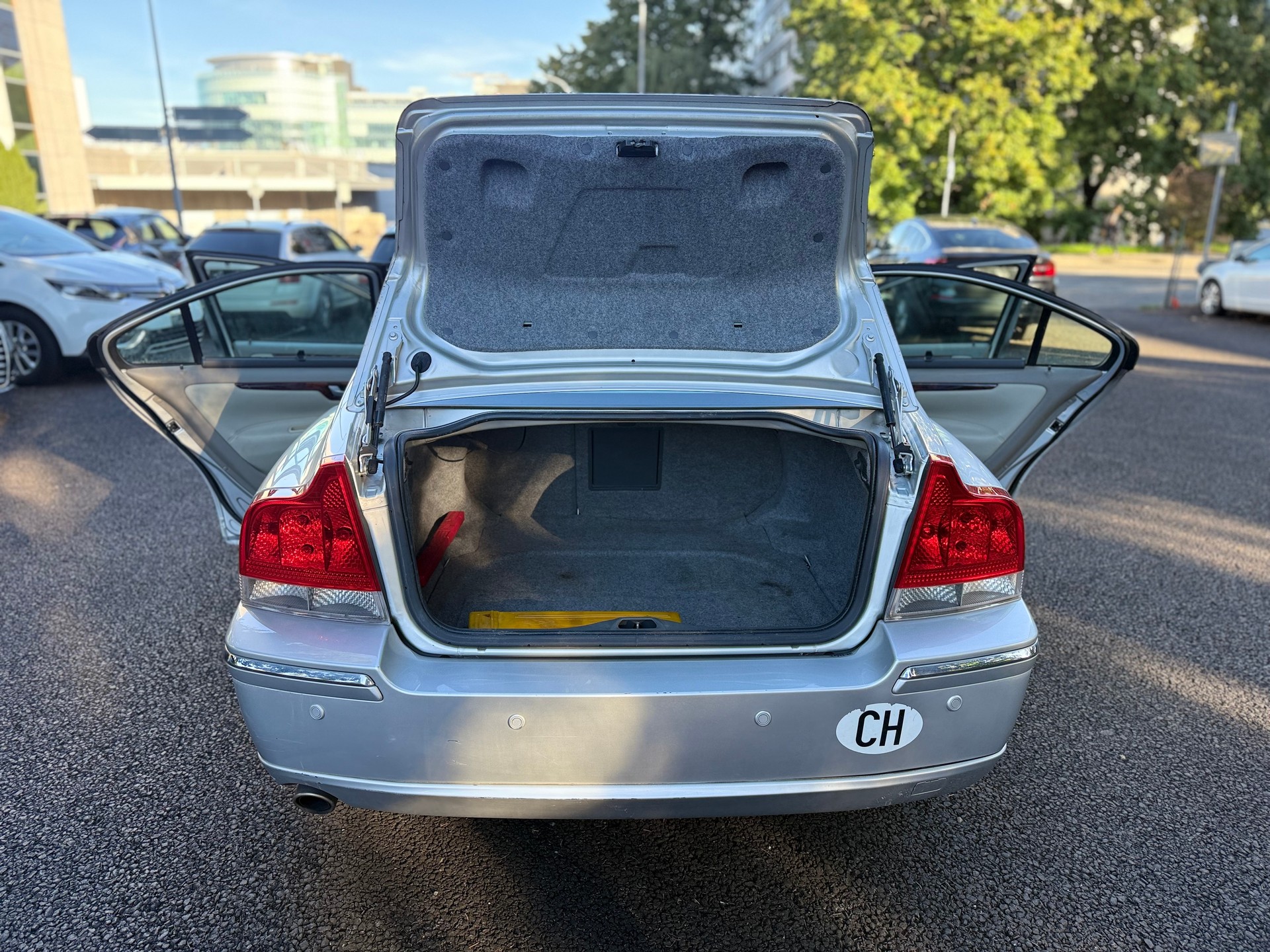 VOLVO S60 2.5T AWD Kinetic-image-13