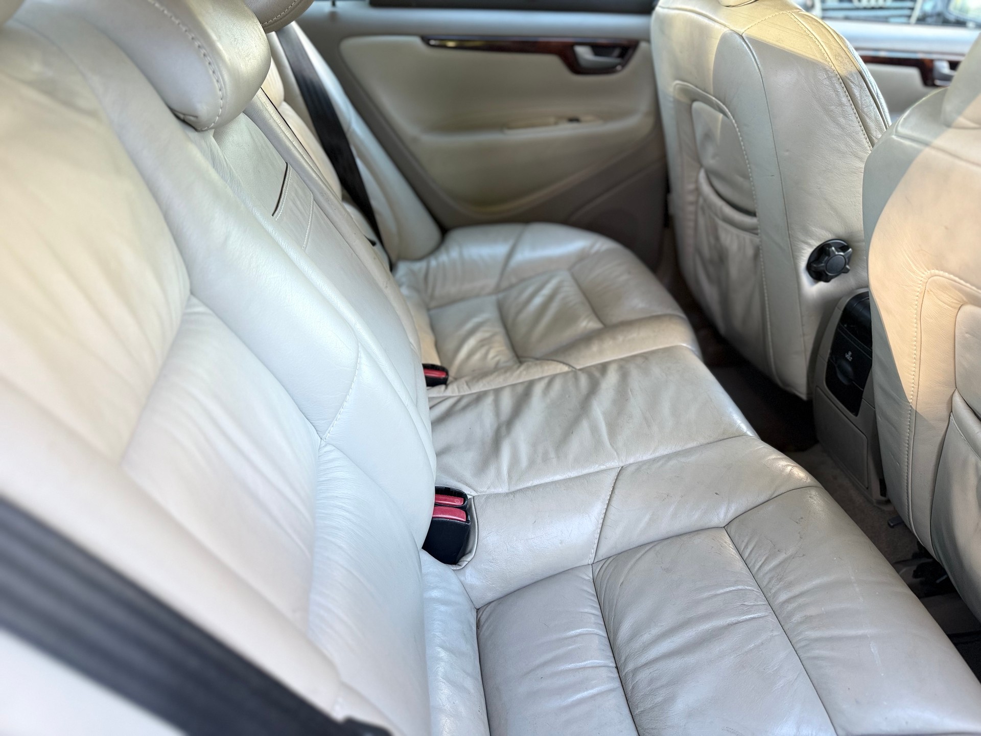 VOLVO S60 2.5T AWD Kinetic-image-7