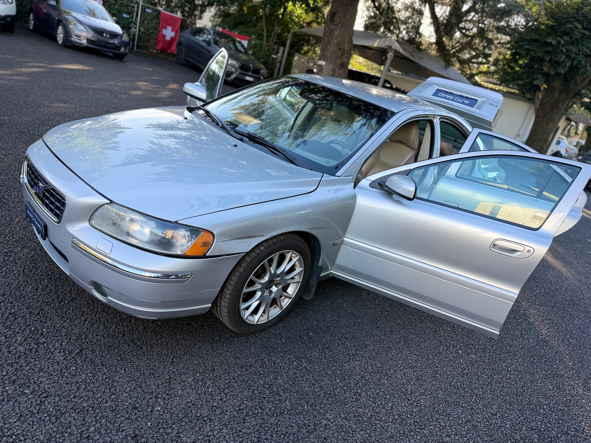 VOLVO S60 2.5T AWD Kinetic-image-11