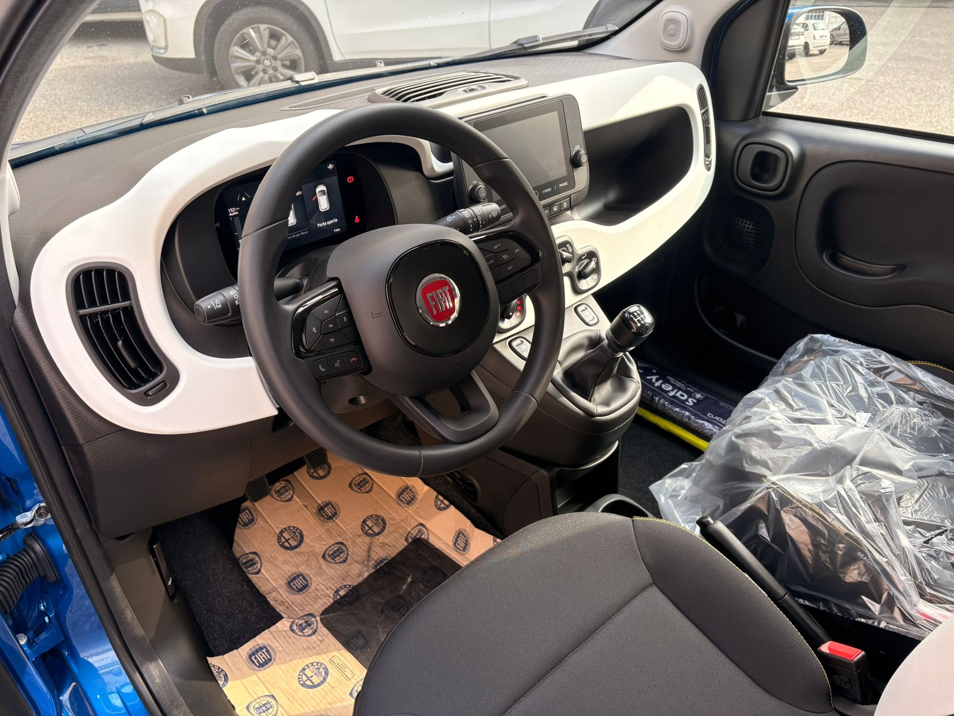FIAT Panda 1.0 MHEV Cross-image-4