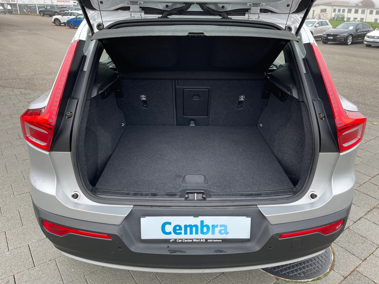 VOLVO XC40 T4 AWD Momentum Geartronic-image-10