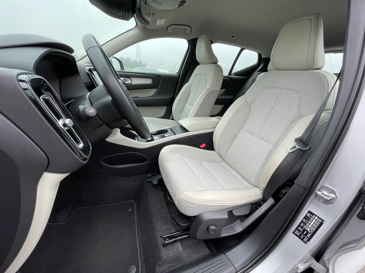 VOLVO XC40 T4 AWD Momentum Geartronic-image-8
