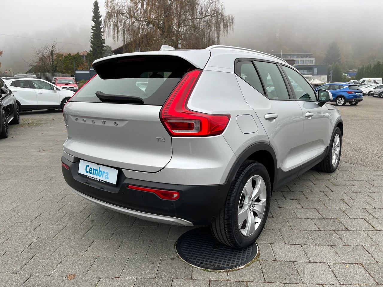 VOLVO XC40 T4 AWD Momentum Geartronic-image-3