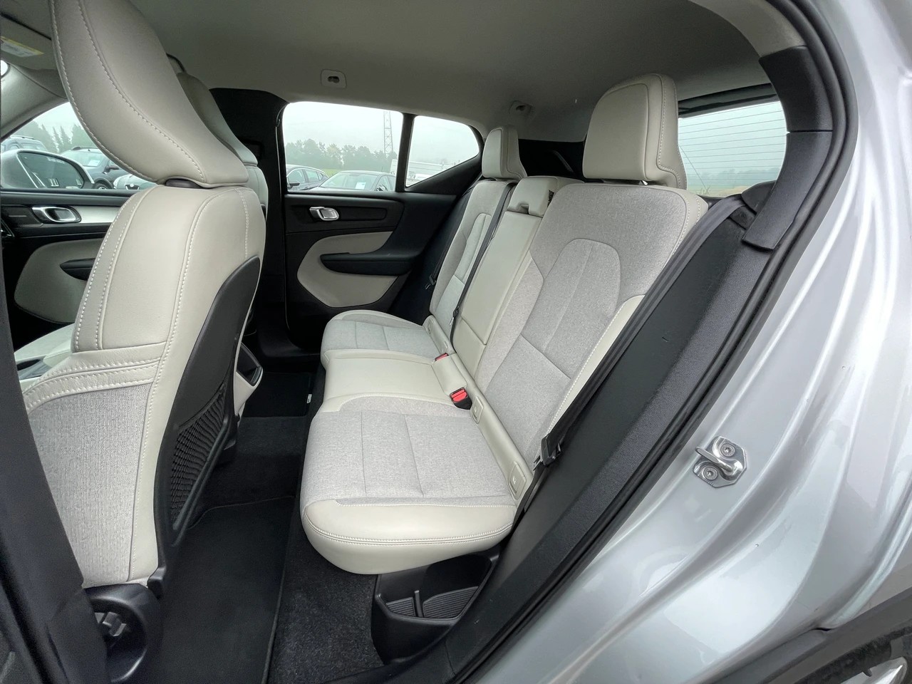 VOLVO XC40 T4 AWD Momentum Geartronic-image-9
