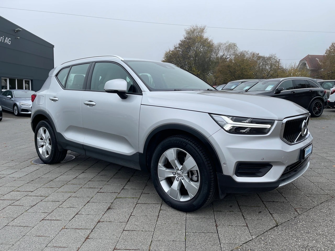 VOLVO XC40 T4 AWD Momentum Geartronic-image-4