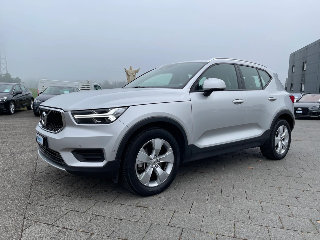VOLVO XC40 T4 AWD Momentum Geartronic-image-1