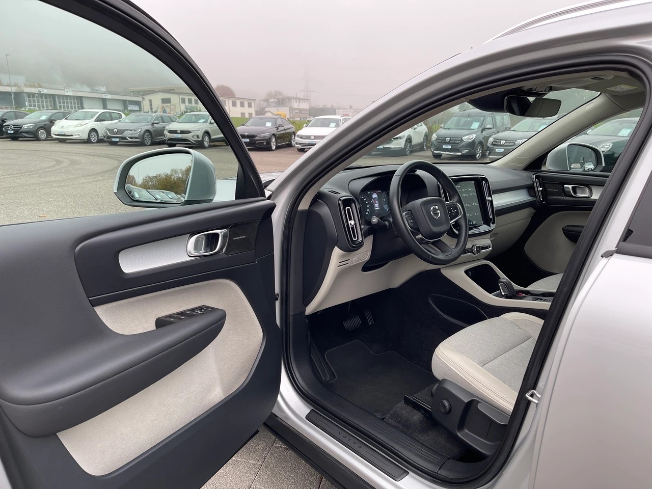 VOLVO XC40 T4 AWD Momentum Geartronic-image-6