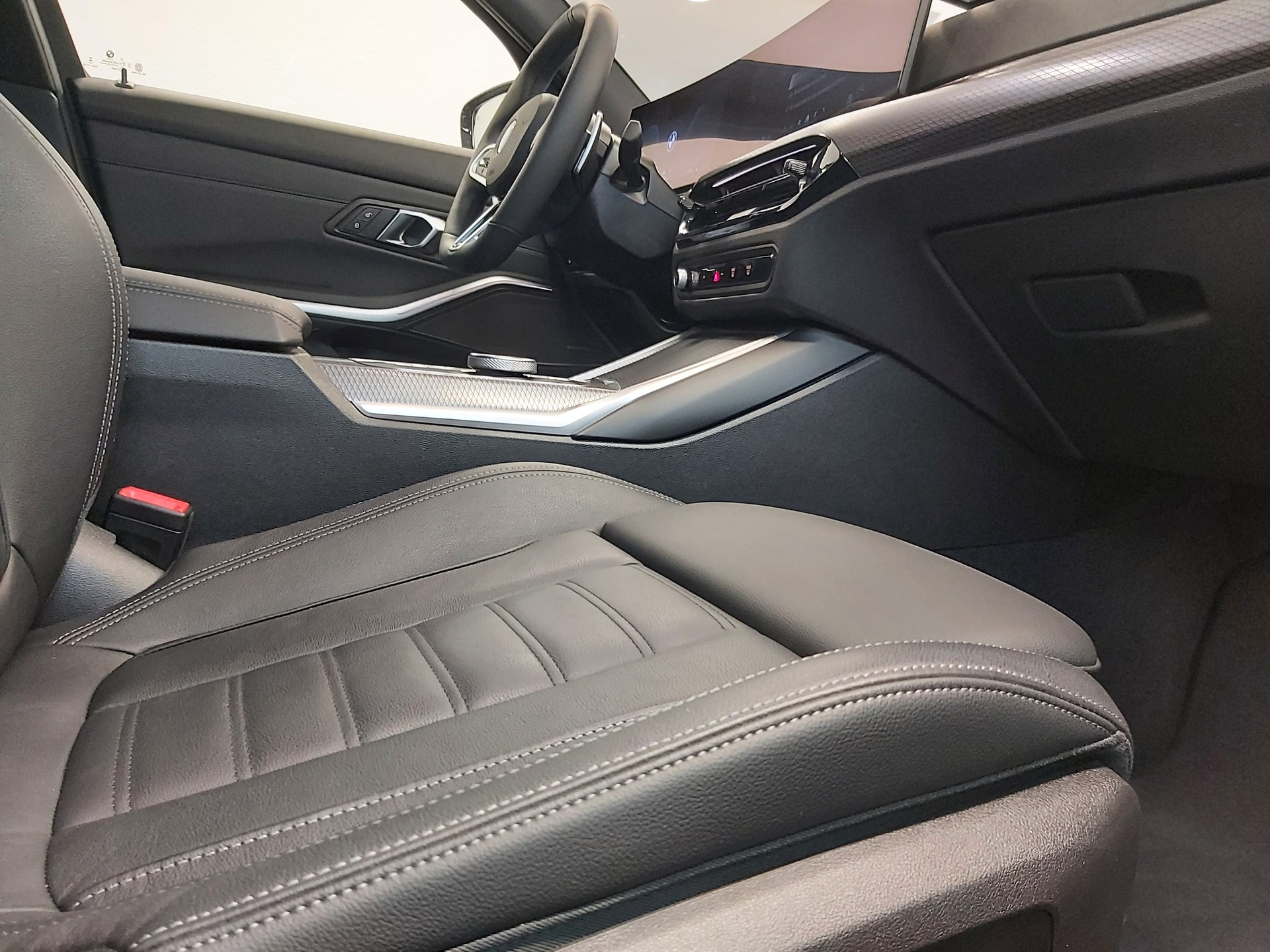 BMW 320d xDrive M Sport Limousine-image-10