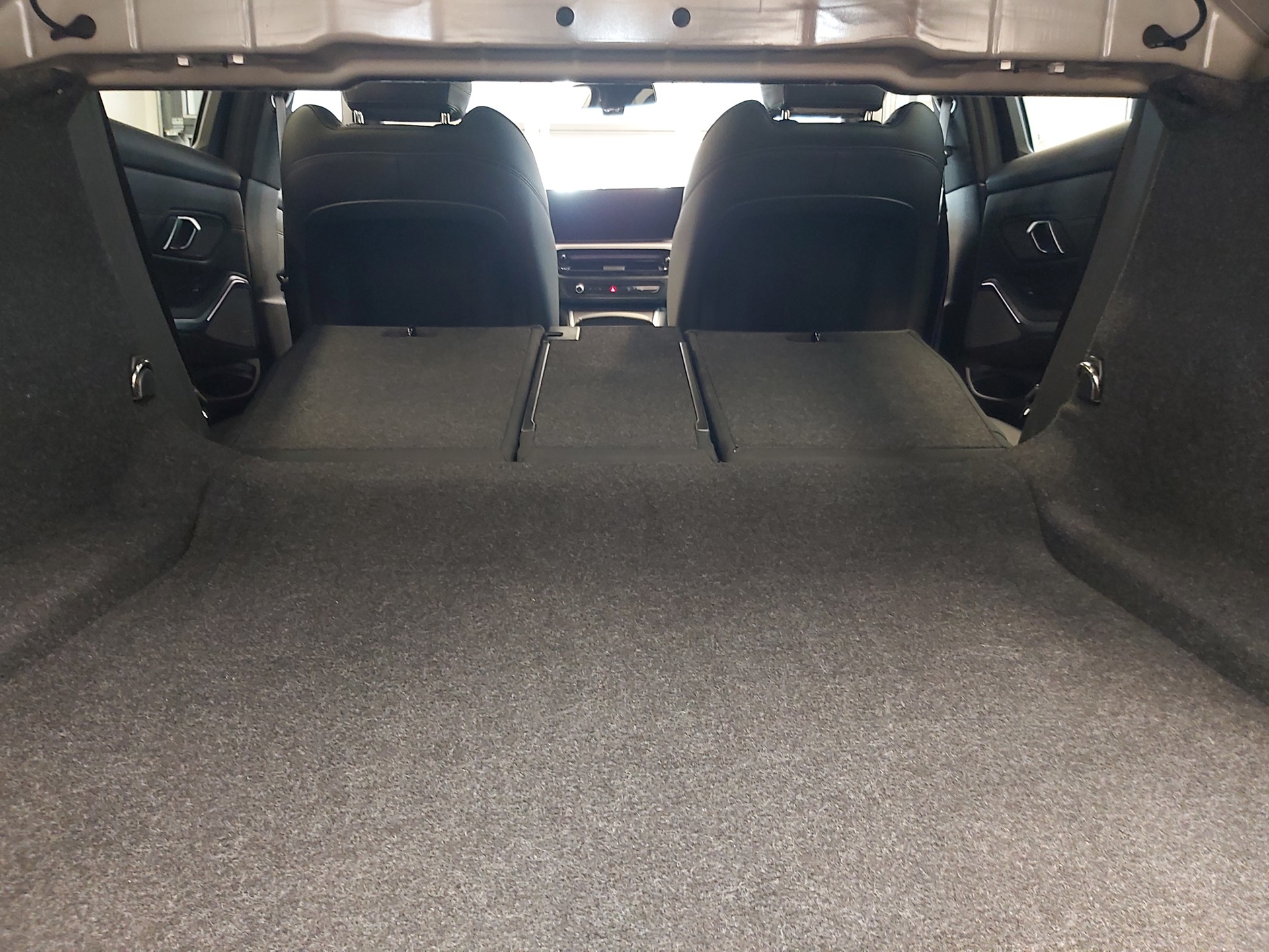 BMW 320d xDrive M Sport Limousine-image-8