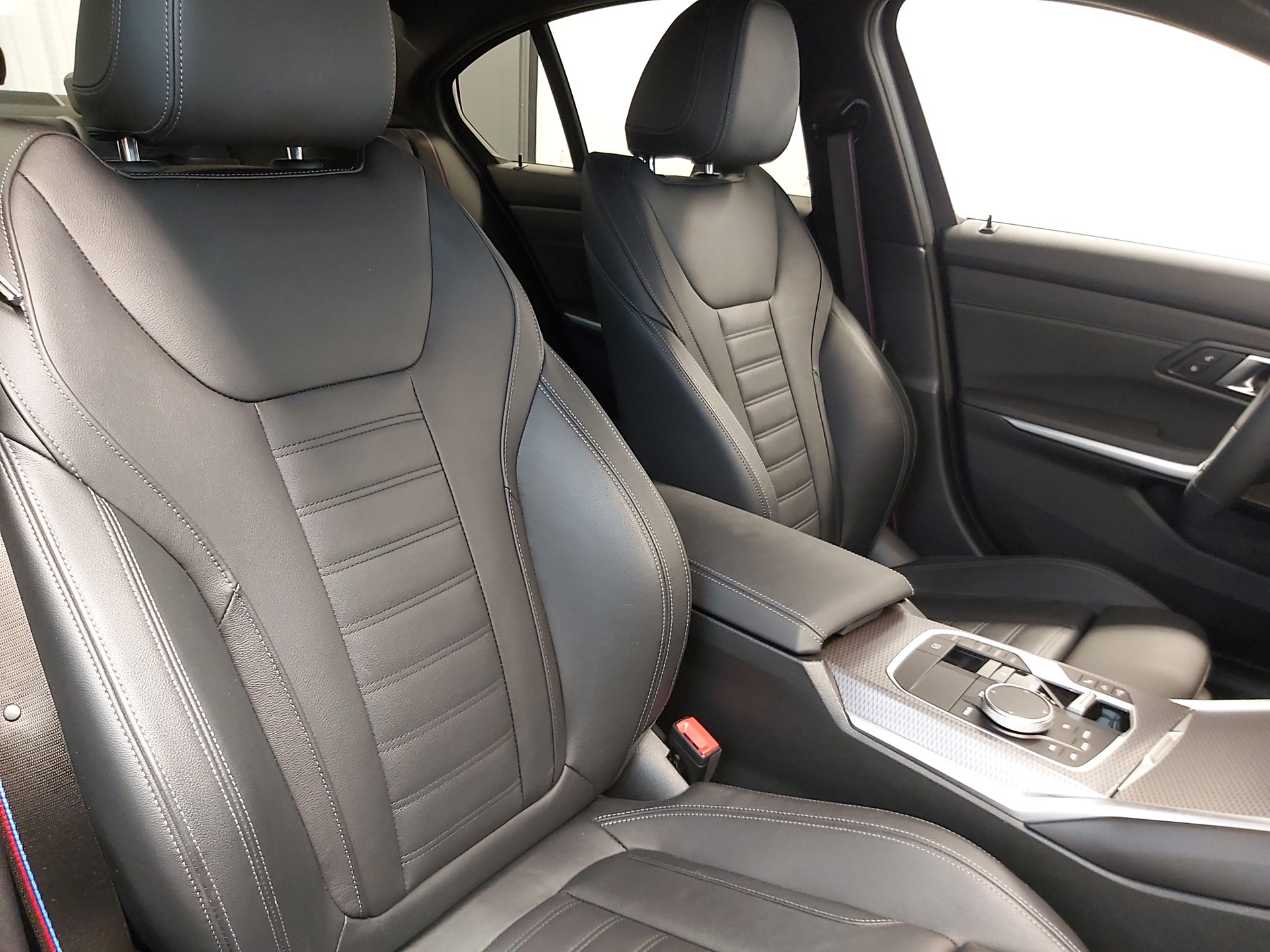 BMW 320d xDrive M Sport Limousine-image-11