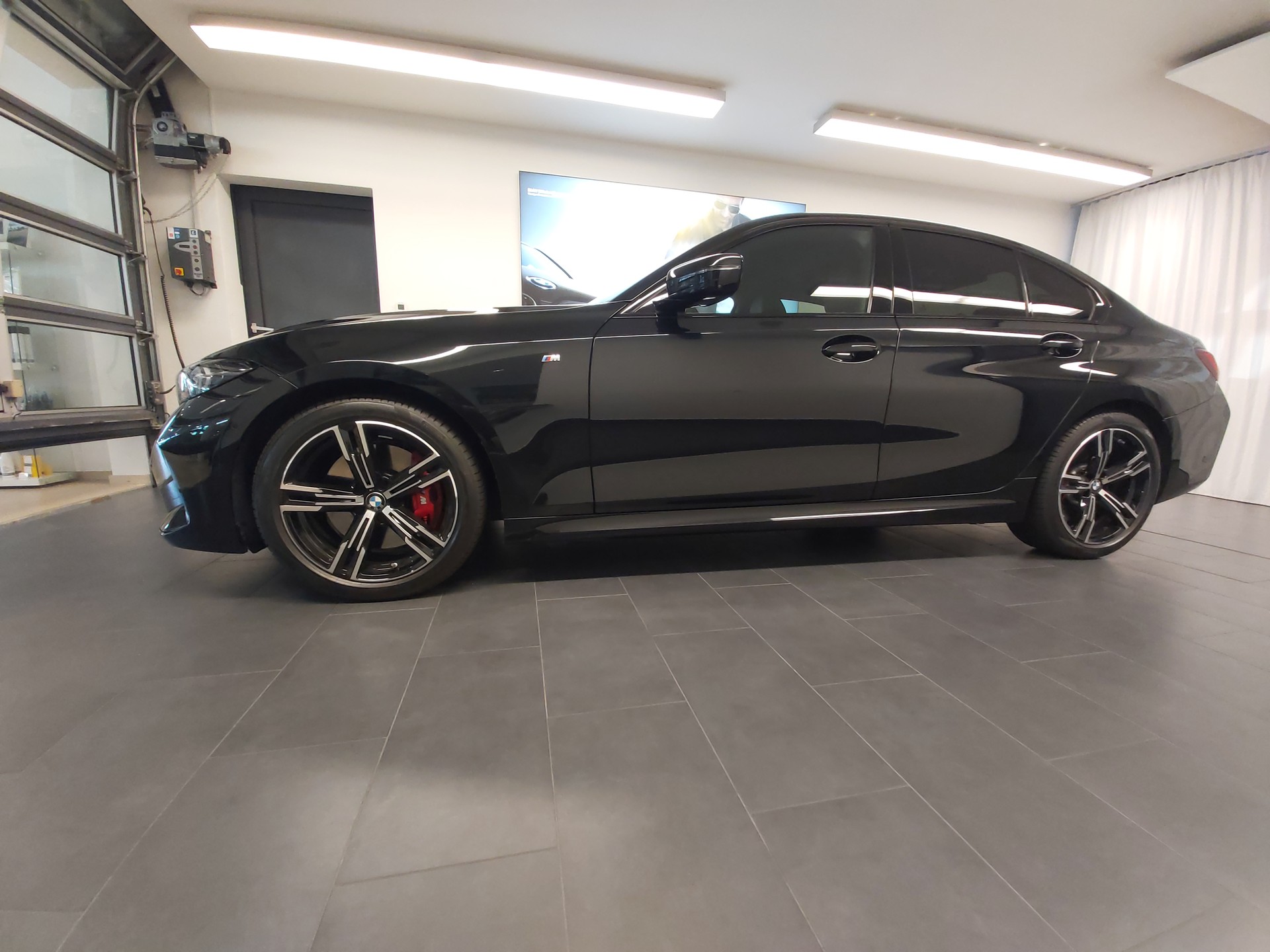 BMW 320d xDrive M Sport Limousine-image-3