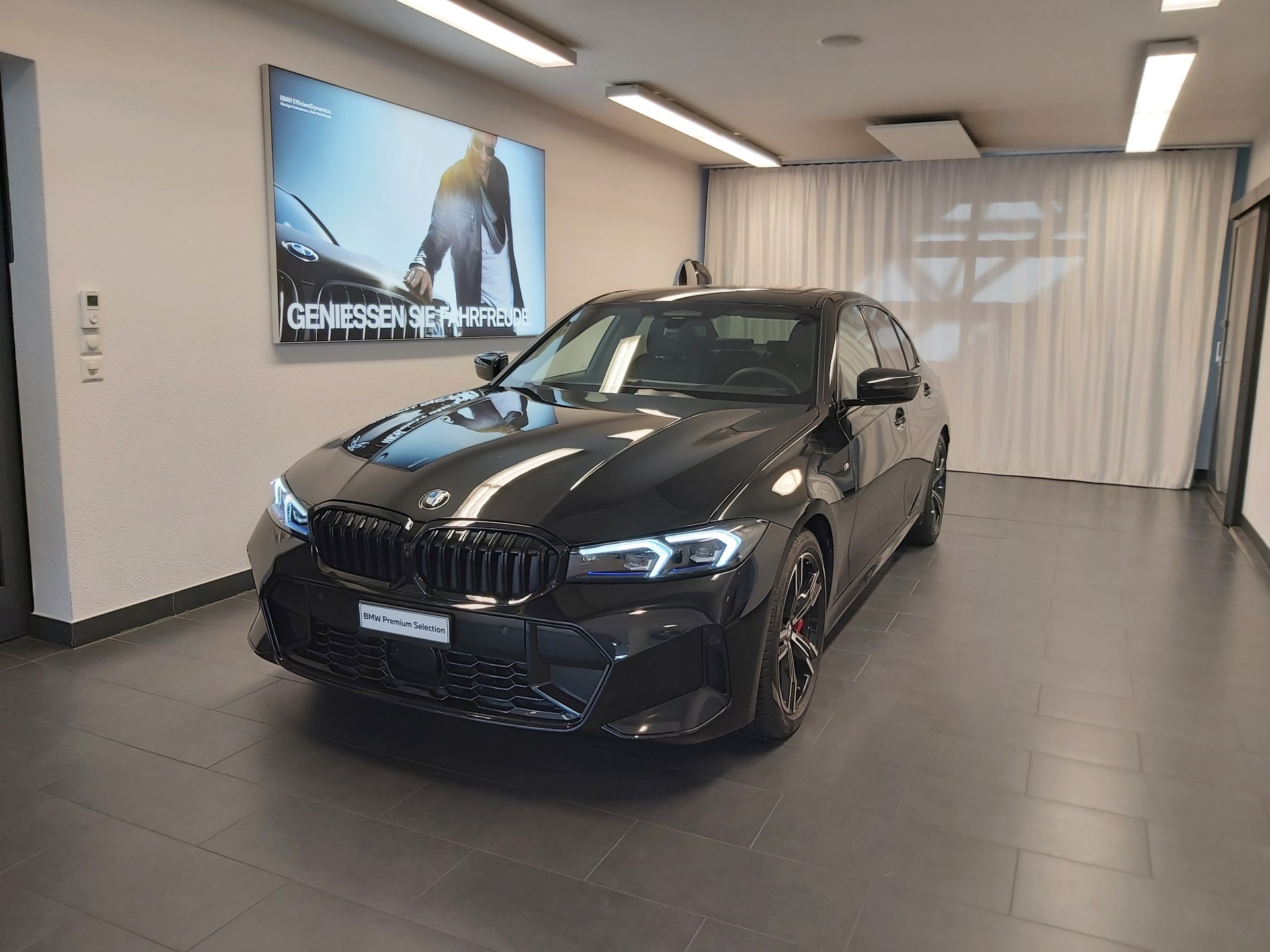 BMW 320d xDrive M Sport Limousine-image-0