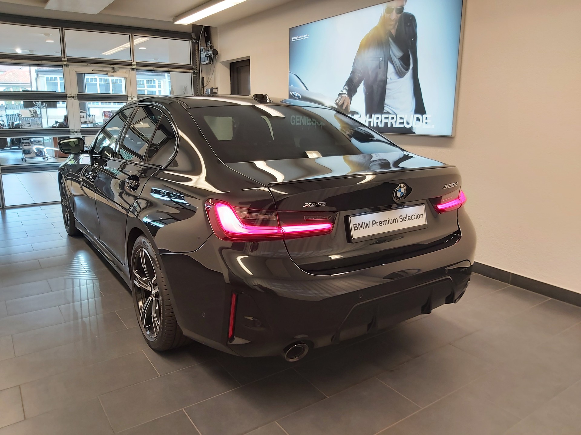 BMW 320d xDrive M Sport Limousine-image-4