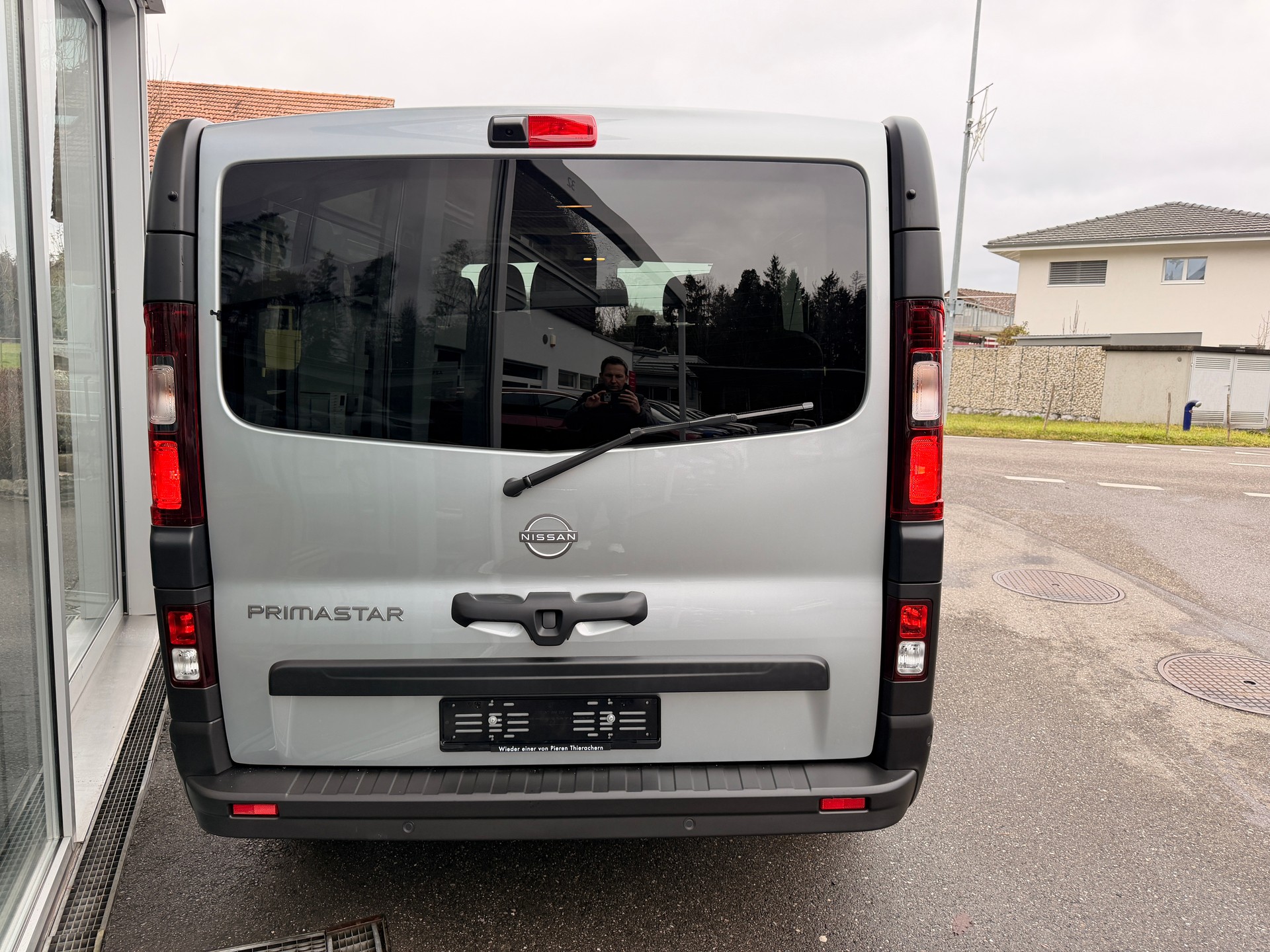 NISSAN Primastar 170 2.8L1H1 Tekna 9 Plätze-image-2