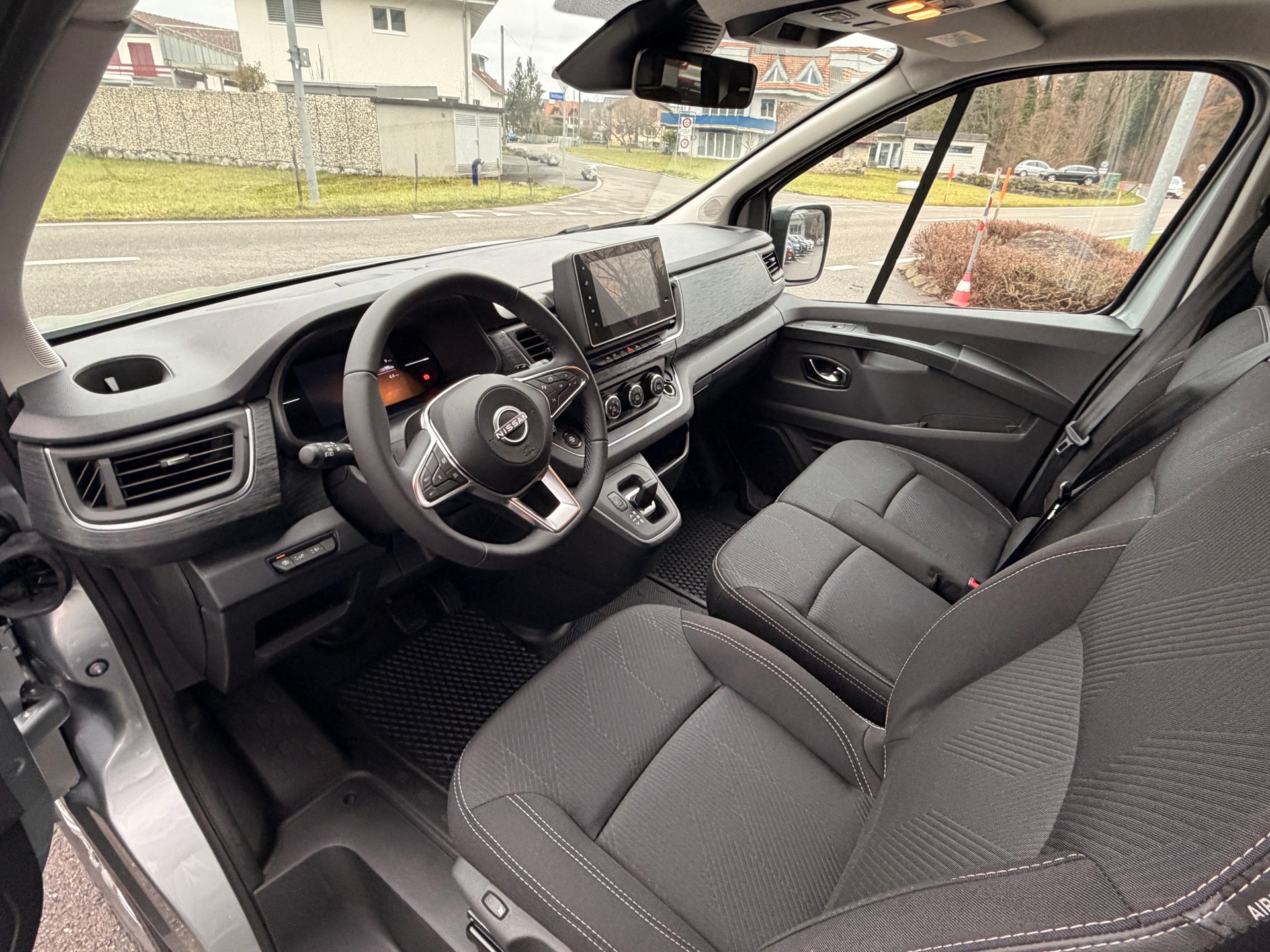 NISSAN Primastar 170 2.8L1H1 Tekna 9 Plätze-image-5