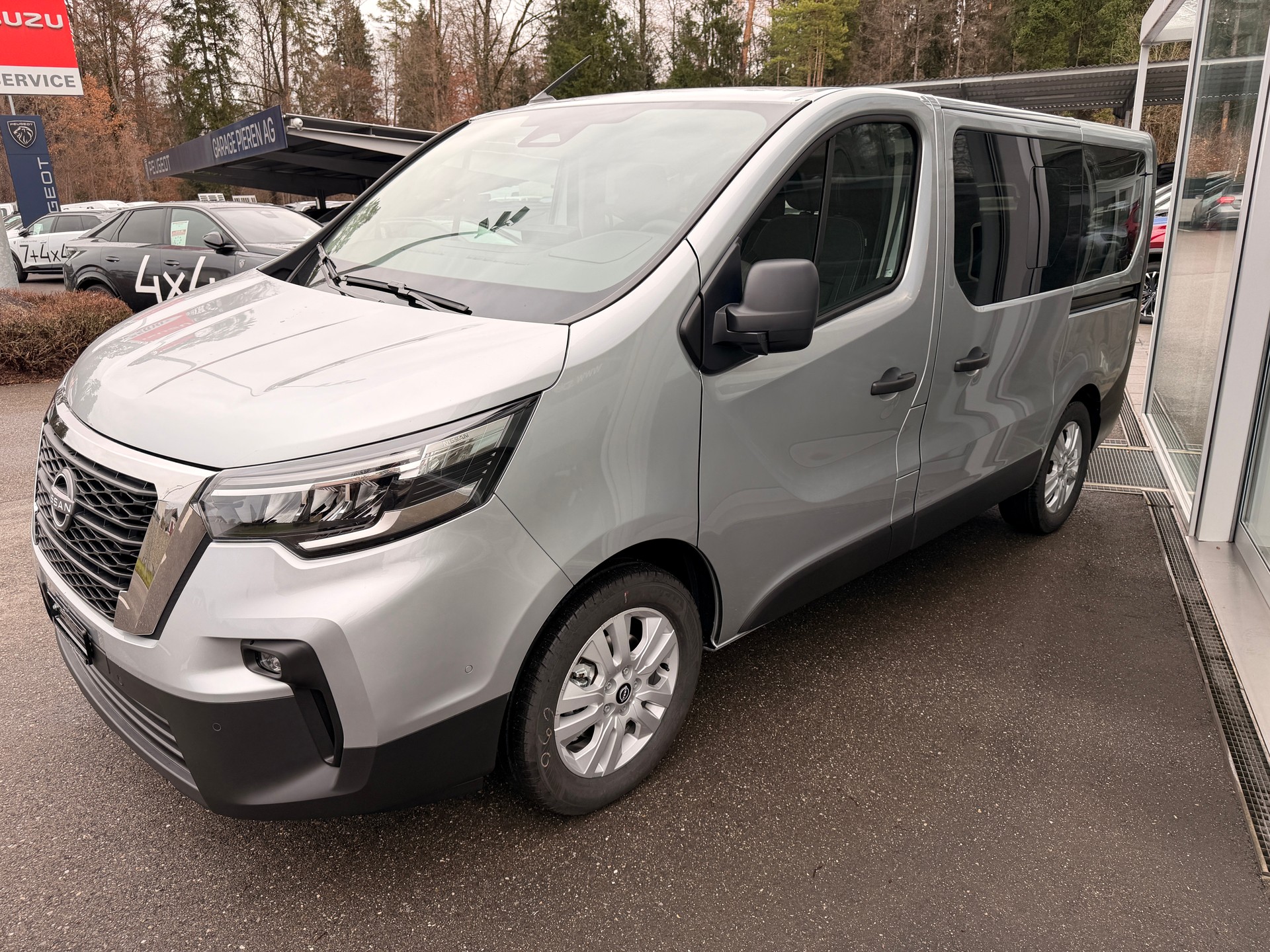 NISSAN Primastar 170 2.8L1H1 Tekna 9 Plätze-image-1
