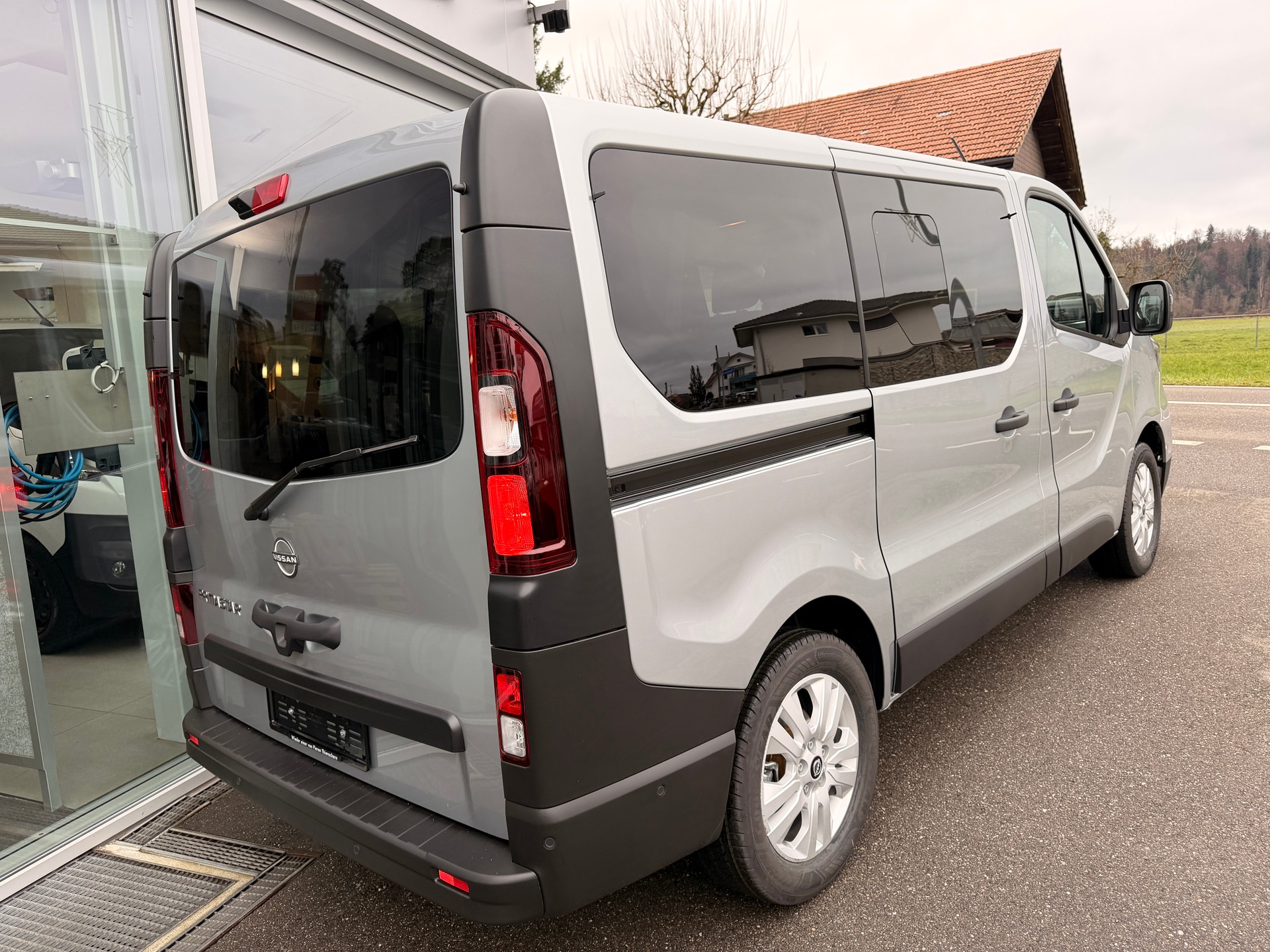 NISSAN Primastar 170 2.8L1H1 Tekna 9 Plätze-image-3