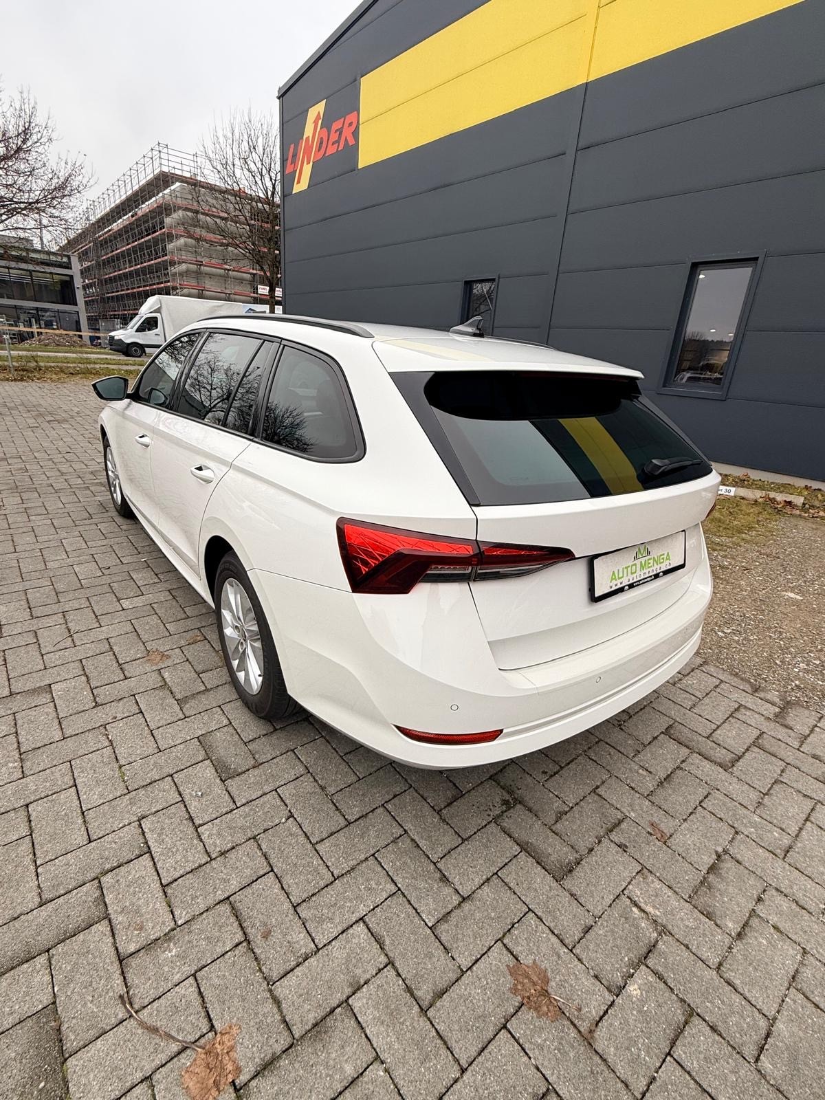 SKODA Octavia Combi 1.0 TSI mHEV DSG Ambition-image-6