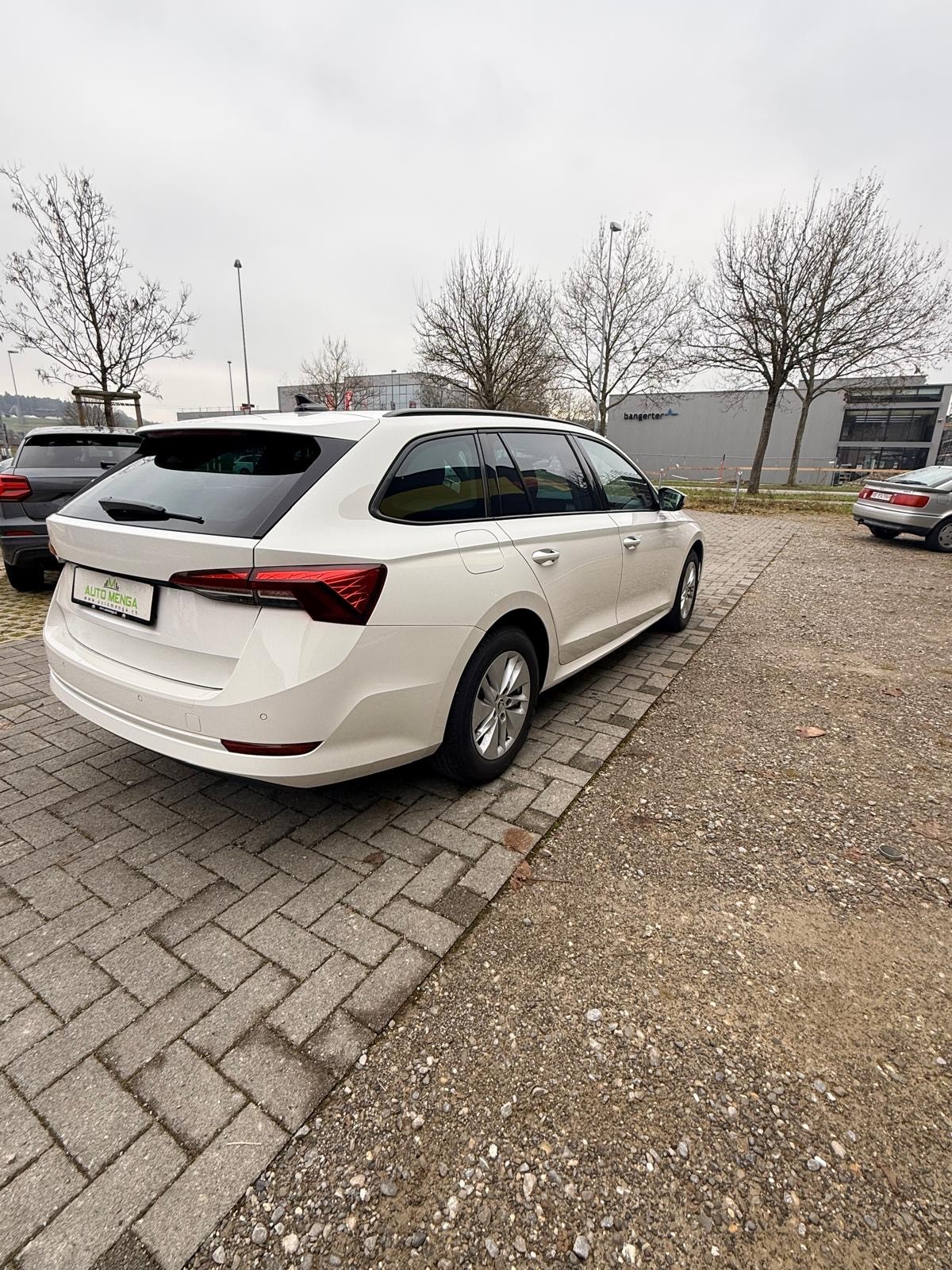 SKODA Octavia Combi 1.0 TSI mHEV DSG Ambition-image-4