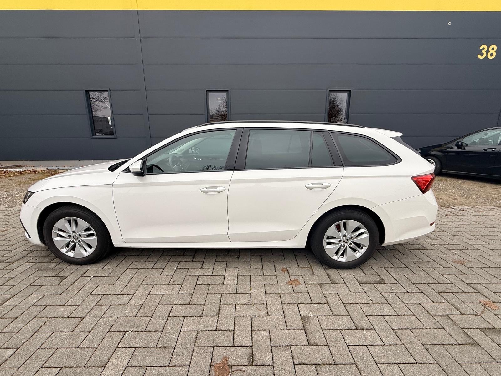 SKODA Octavia Combi 1.0 TSI mHEV DSG Ambition-image-7