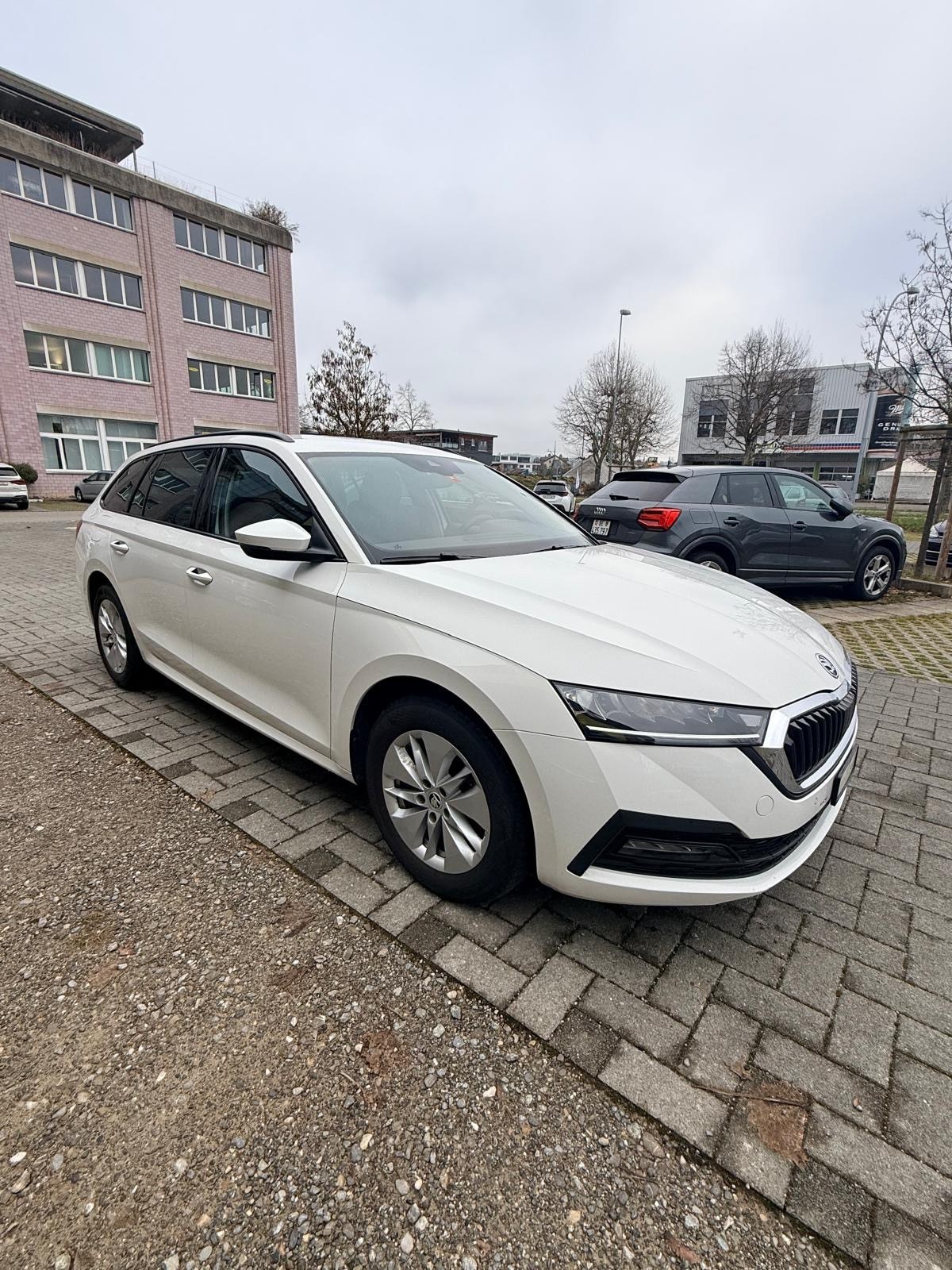 SKODA Octavia Combi 1.0 TSI mHEV DSG Ambition-image-2