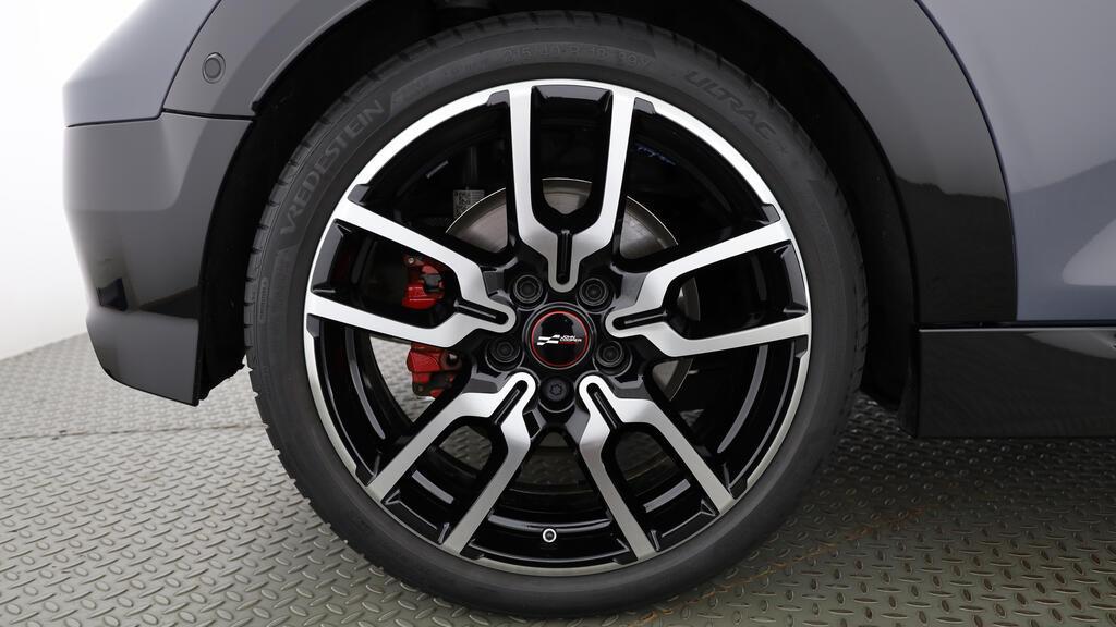 MINI John Cooper Works Cabrio-image-10