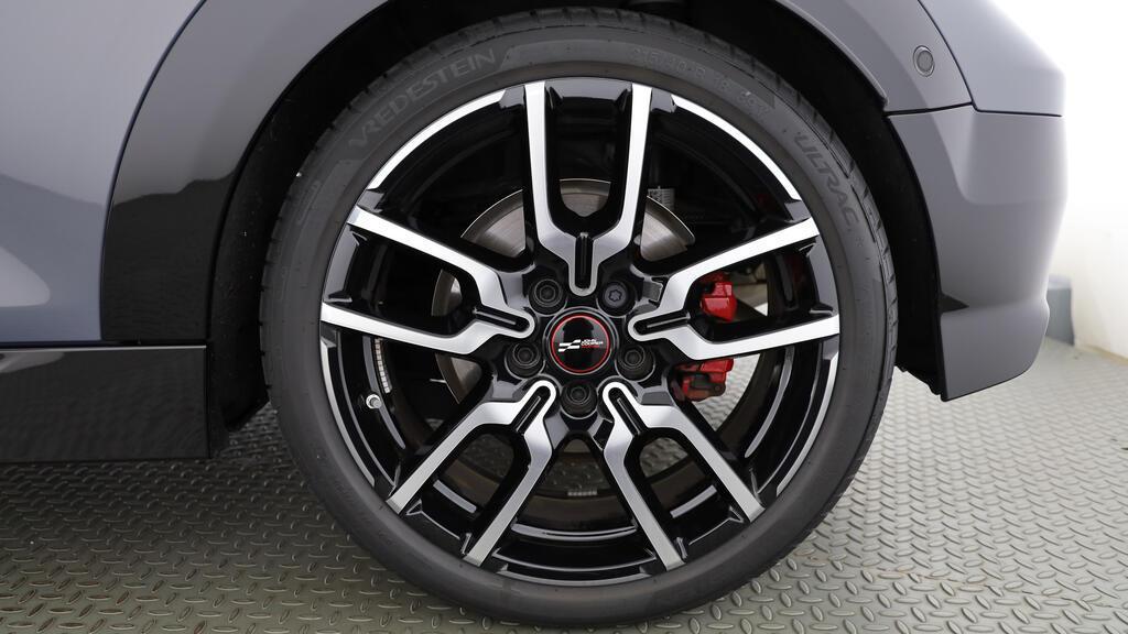 MINI John Cooper Works Cabrio-image-9