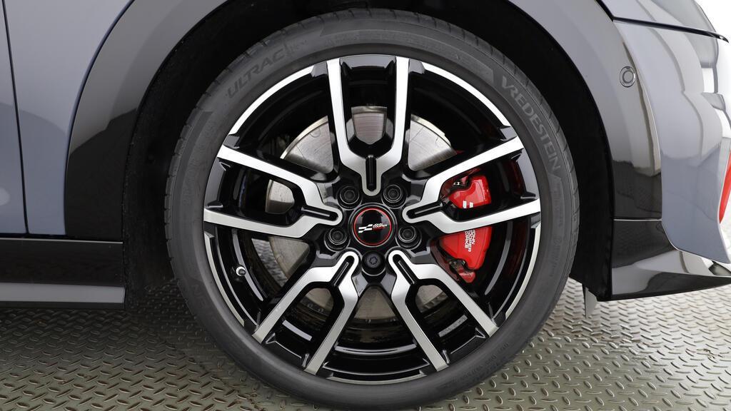 MINI John Cooper Works Cabrio-image-7