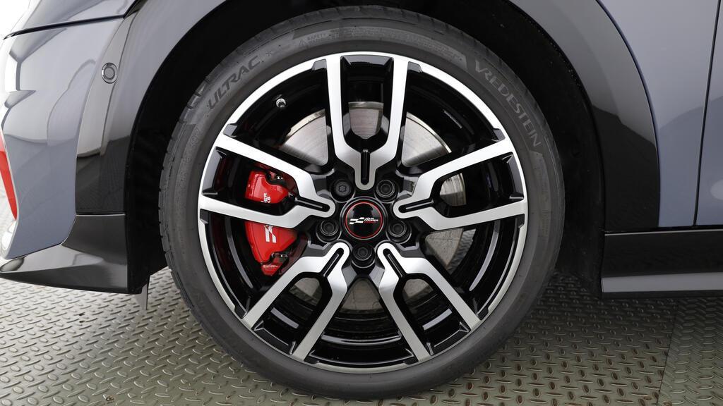 MINI John Cooper Works Cabrio-image-8