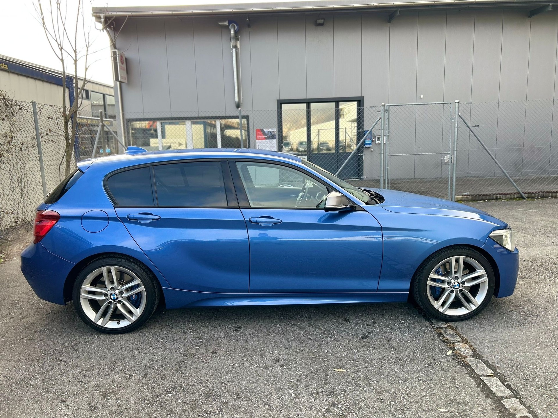 BMW M135i xDrive Steptronic-image-6