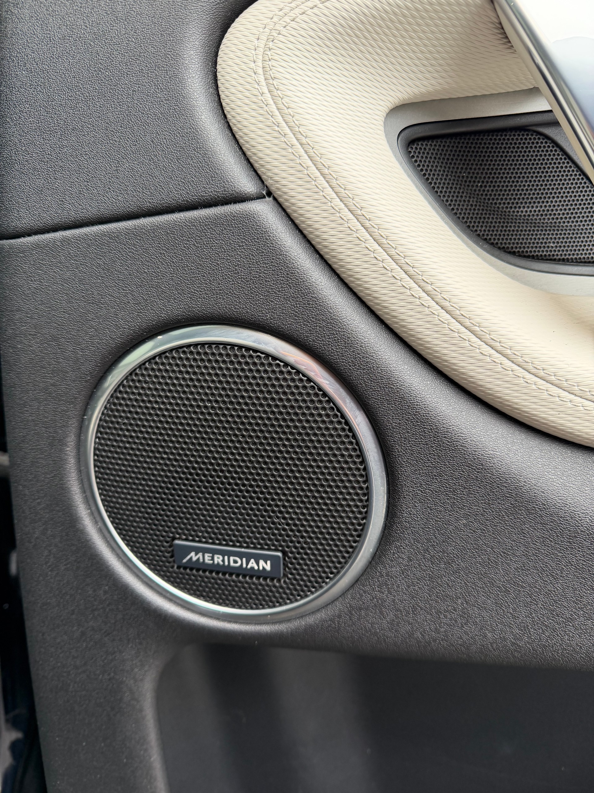 LAND ROVER Discovery Sport R Dyn P300e 1.5 PHEV Base AT8-image-12
