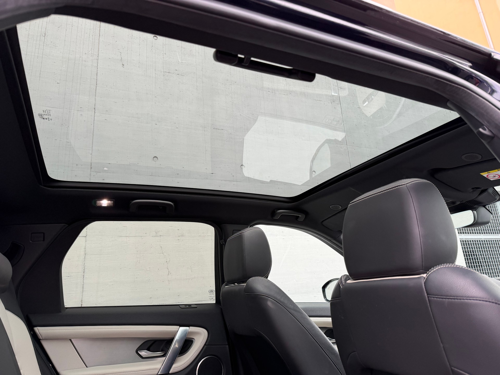 LAND ROVER Discovery Sport R Dyn P300e 1.5 PHEV Base AT8-image-9