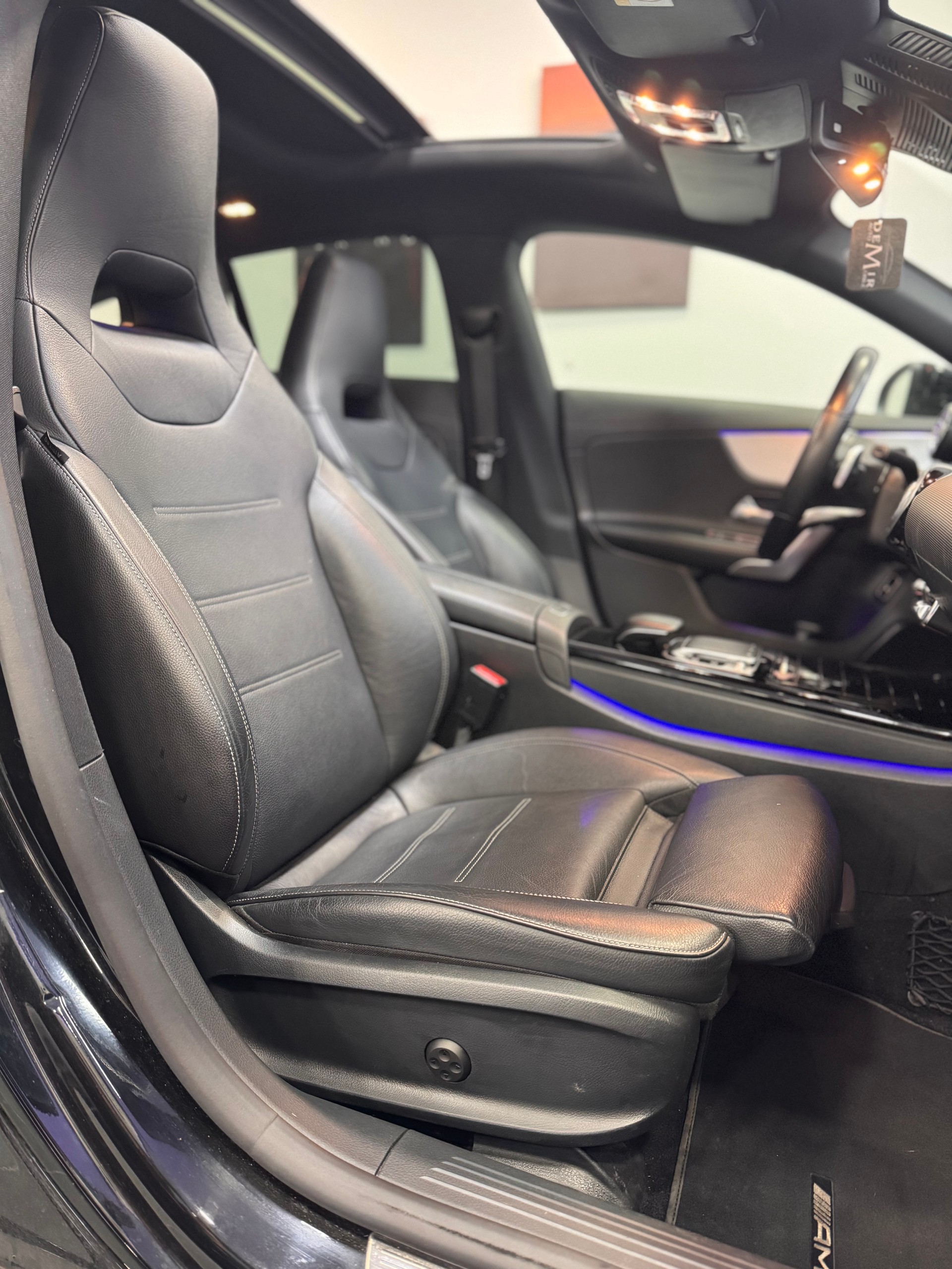MERCEDES-BENZ CLA Shooting Brake 250 4Matic 7G-DCT AMG Line *CH-Fahrzeug / Panorama / Headup / Multibeam LED / Keyless-Go*-image-10