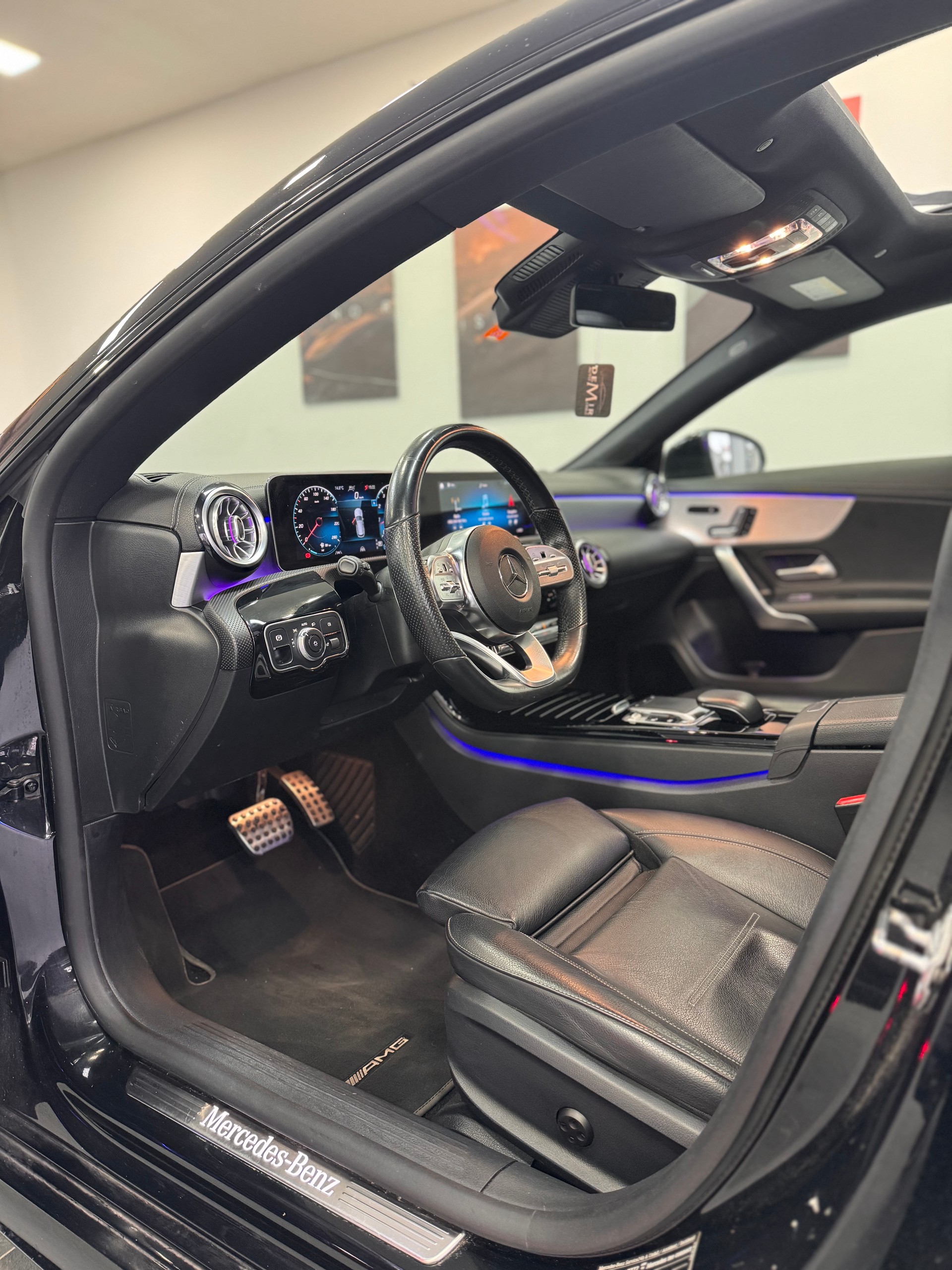 MERCEDES-BENZ CLA Shooting Brake 250 4Matic 7G-DCT AMG Line *CH-Fahrzeug / Panorama / Headup / Multibeam LED / Keyless-Go*-image-6