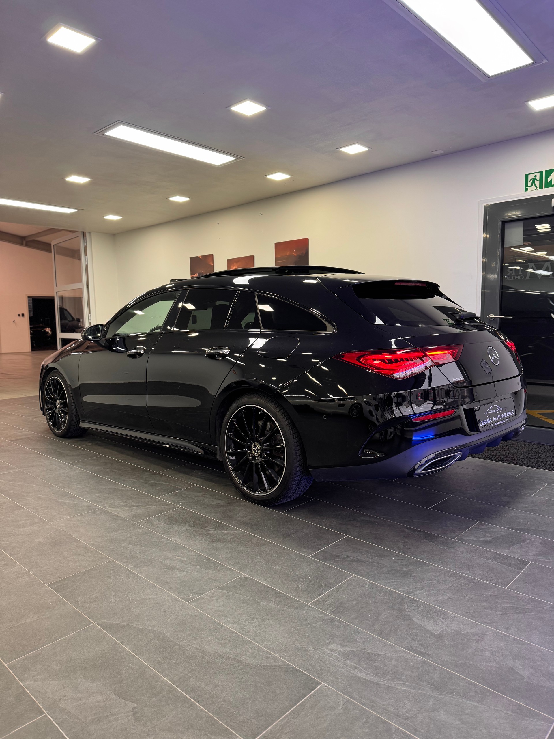 MERCEDES-BENZ CLA Shooting Brake 250 4Matic 7G-DCT AMG Line *CH-Fahrzeug / Panorama / Headup / Multibeam LED / Keyless-Go*-image-5