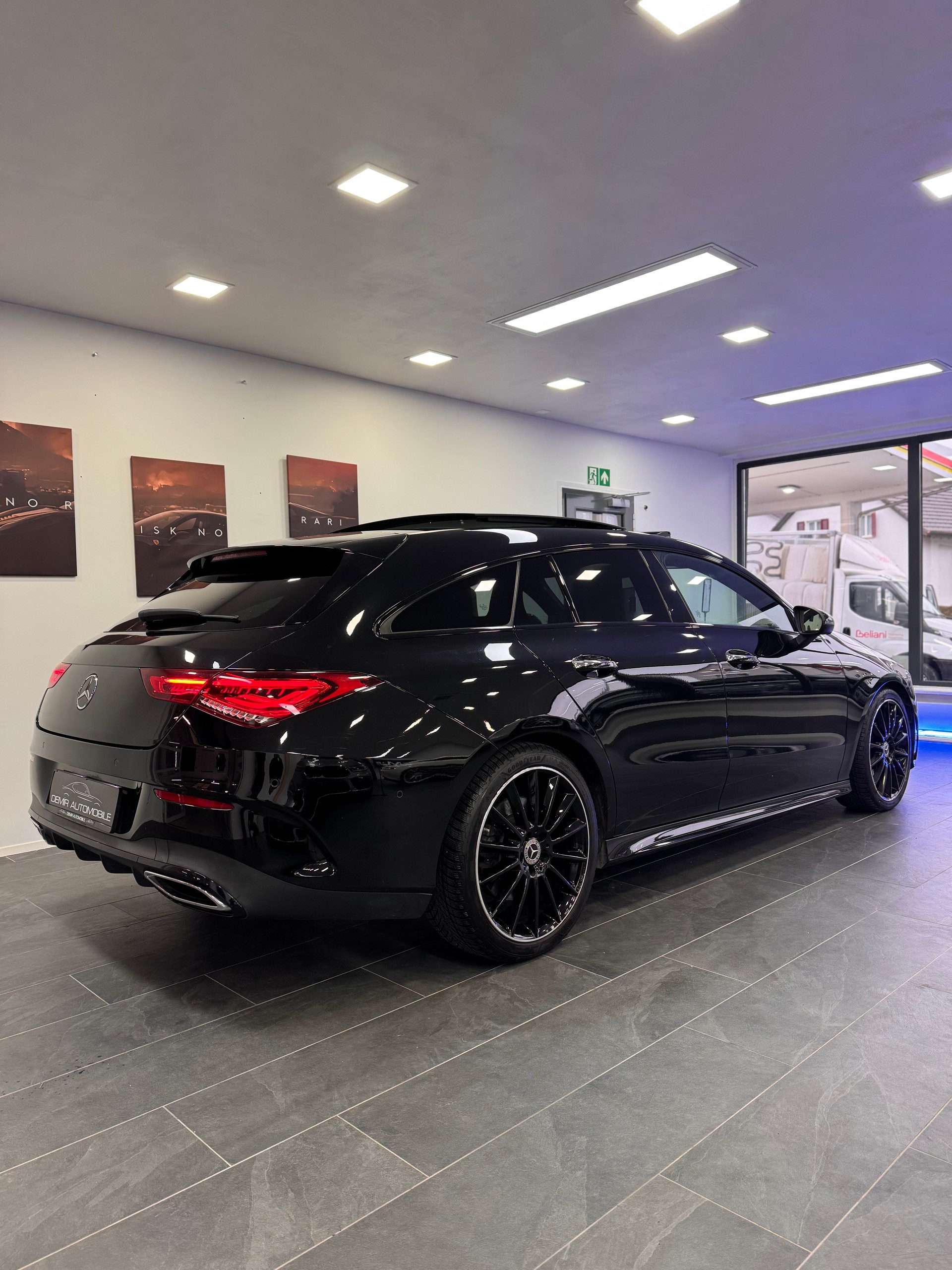 MERCEDES-BENZ CLA Shooting Brake 250 4Matic 7G-DCT AMG Line *CH-Fahrzeug / Panorama / Headup / Multibeam LED / Keyless-Go*-image-3