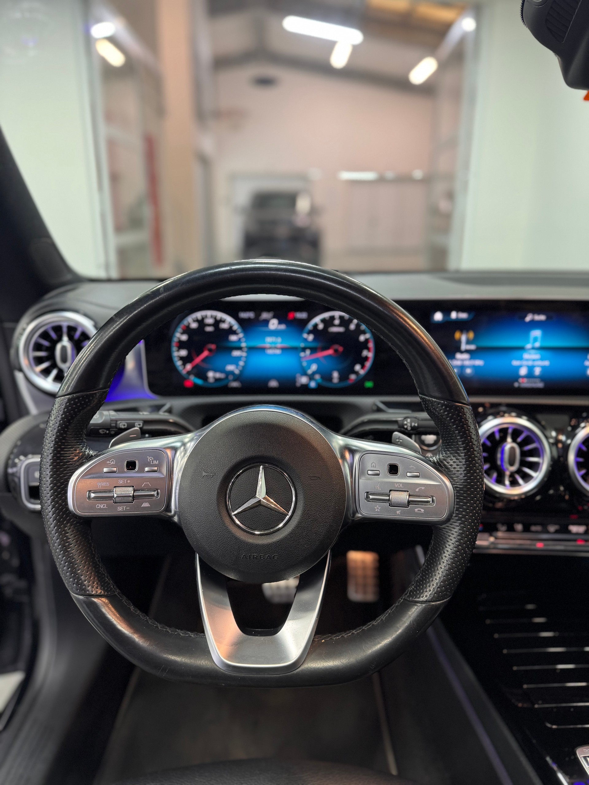 MERCEDES-BENZ CLA Shooting Brake 250 4Matic 7G-DCT AMG Line *CH-Fahrzeug / Panorama / Headup / Multibeam LED / Keyless-Go*-image-11