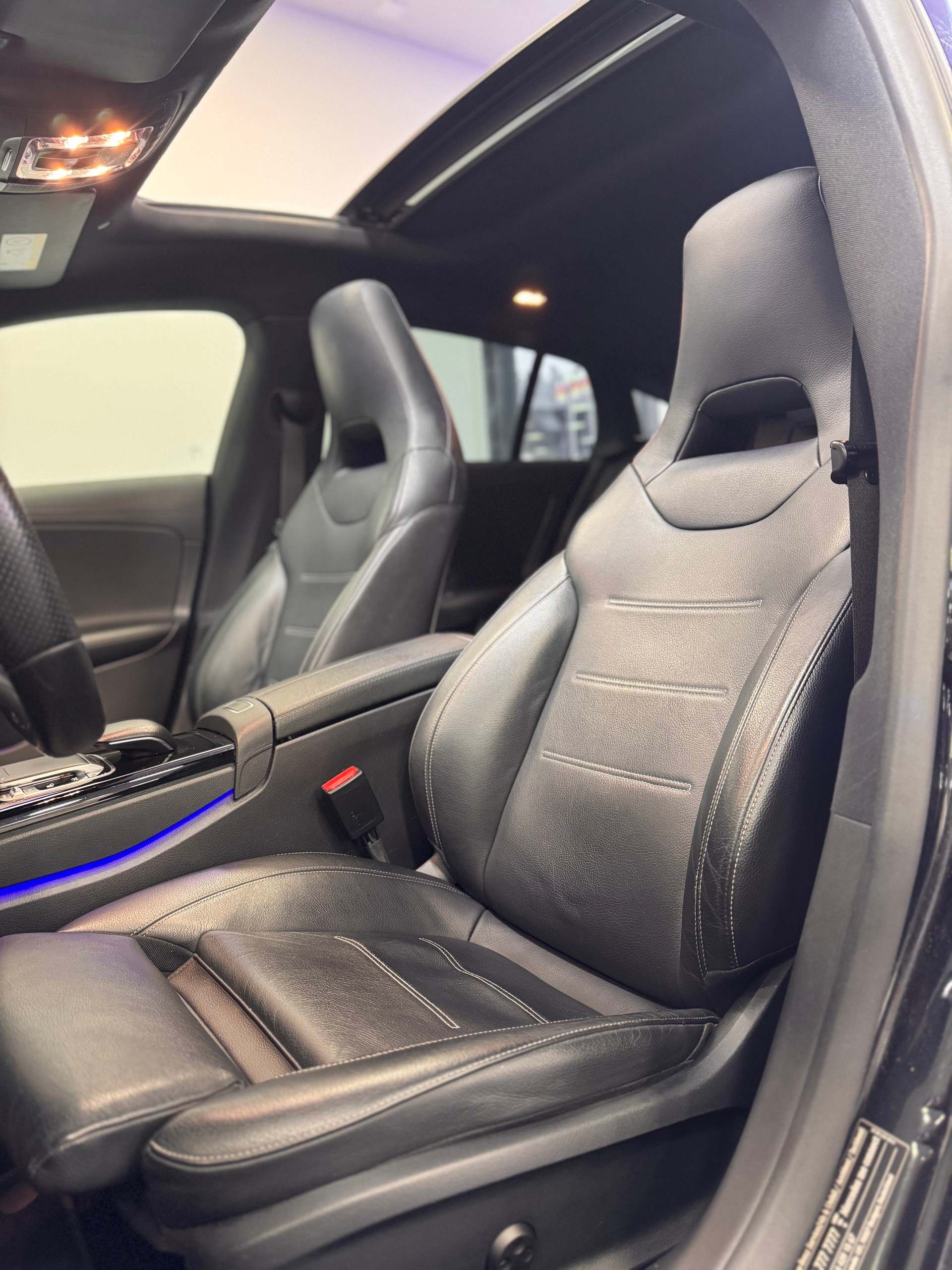 MERCEDES-BENZ CLA Shooting Brake 250 4Matic 7G-DCT AMG Line *CH-Fahrzeug / Panorama / Headup / Multibeam LED / Keyless-Go*-image-7