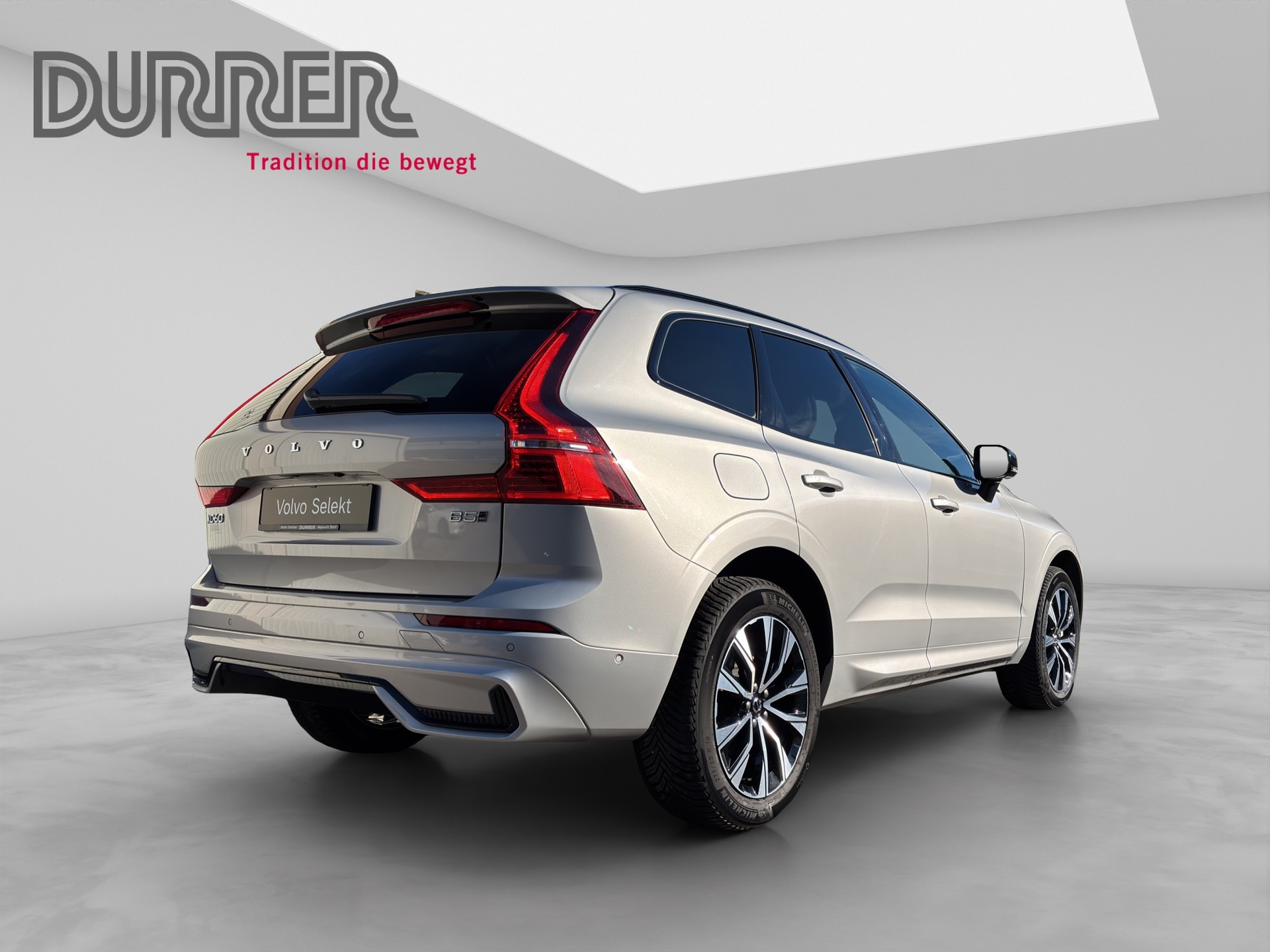 VOLVO XC60 2.0 B5 MH Plus Dark AWD-image-3