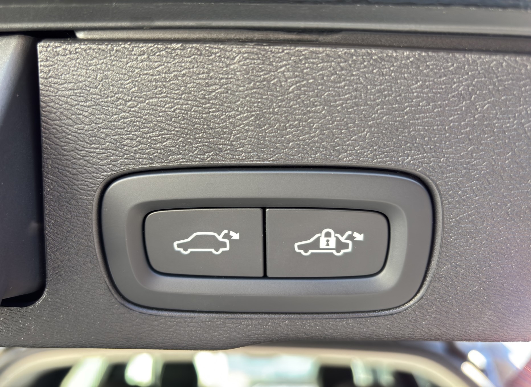 VOLVO XC60 2.0 B5 MH Plus Dark AWD-image-20